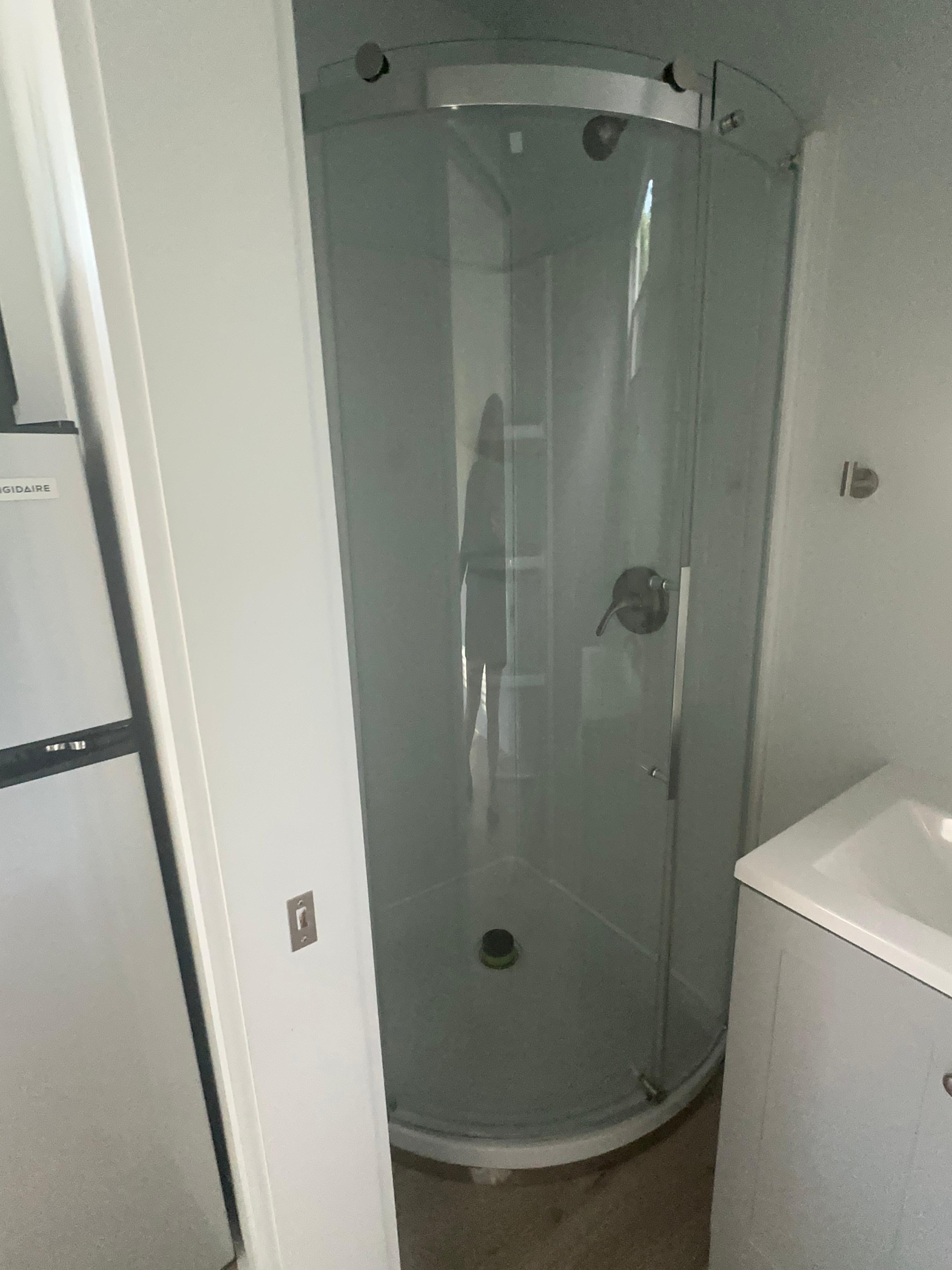 Rento Estudio  con excelente ubicación en Miami   $1.550 · $ 1.550 · Thays León  | Asesora Inmobiliaria 4