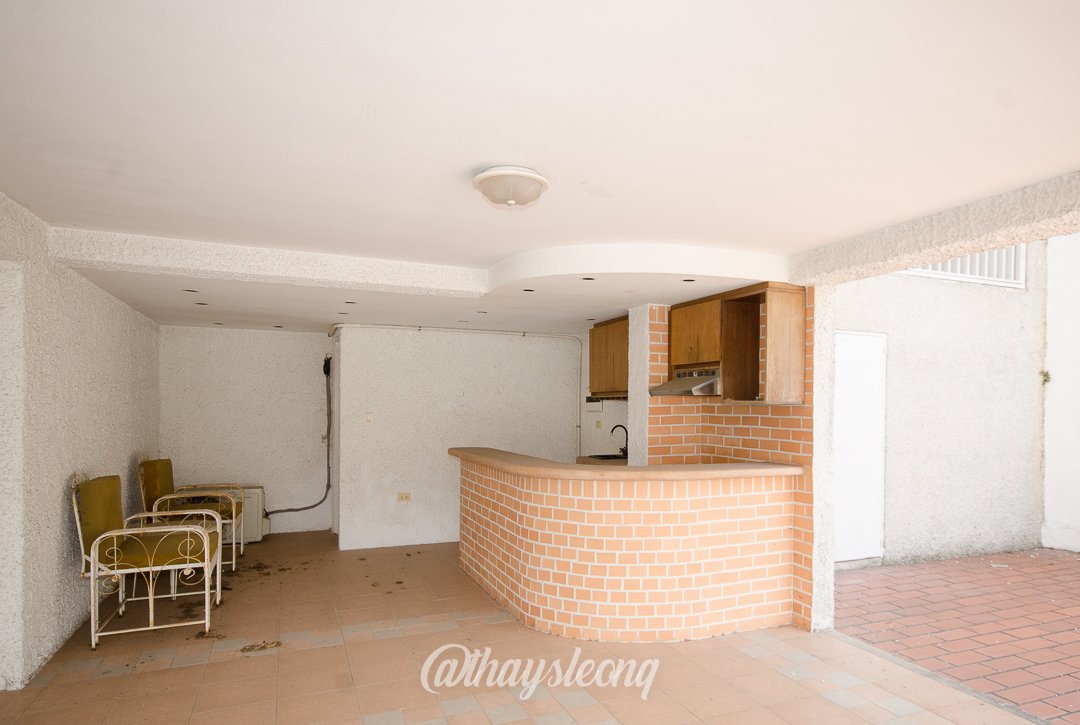 Casa de 4 niveles , con vista al Ávila en Urb. Miranda, Caracas. (Tanque de agua 15mil Ltrs.) · $ 275.000 · Thays León | Asesora Inmobiliaria 46