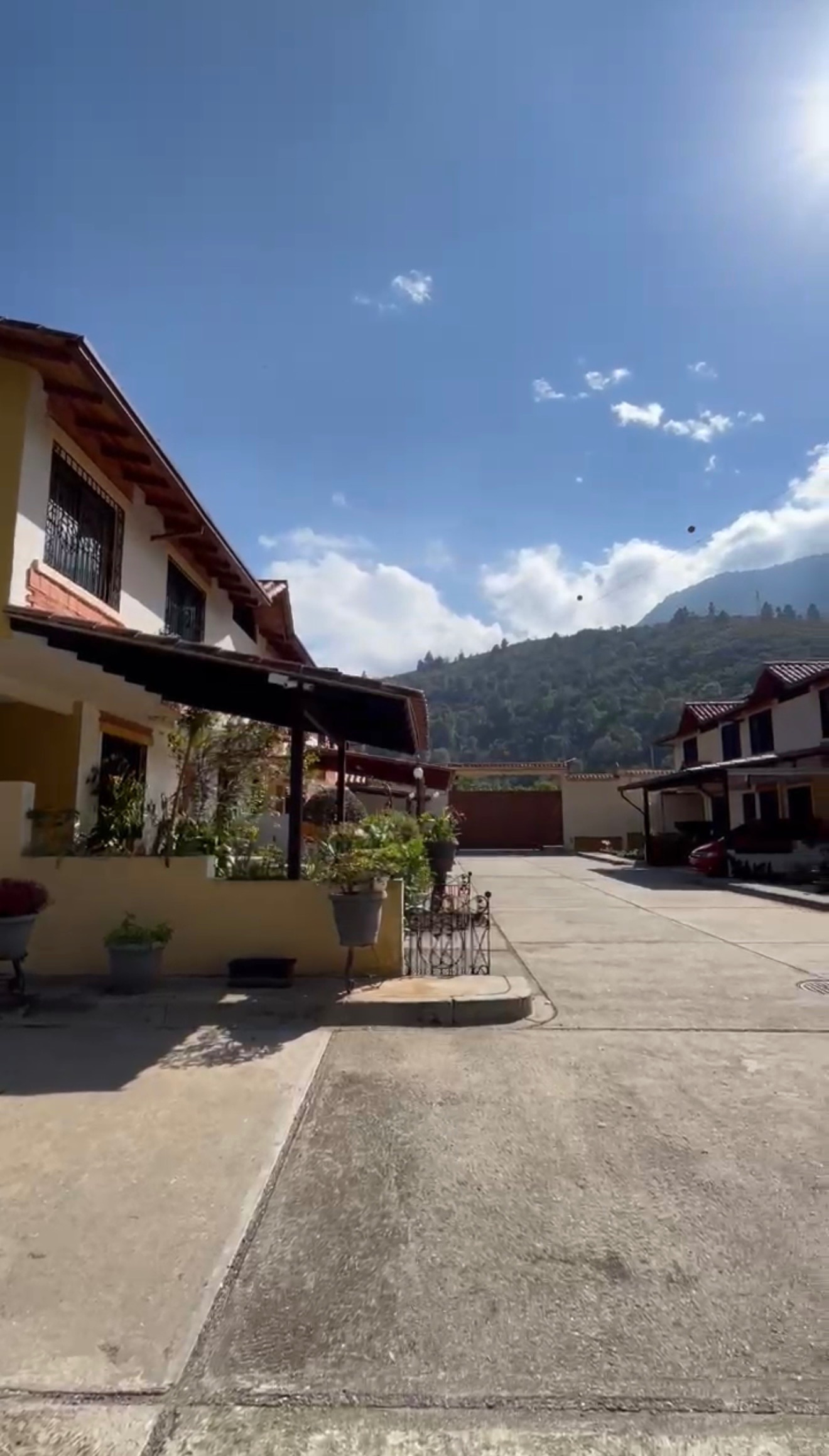 Exclusivo Townhouse con vista a la Sierra Nevada. La Pedregosa Media. Mérida Venezuela (M-111) · $ 115.000 · Thays León | Asesora Inmobiliaria 15