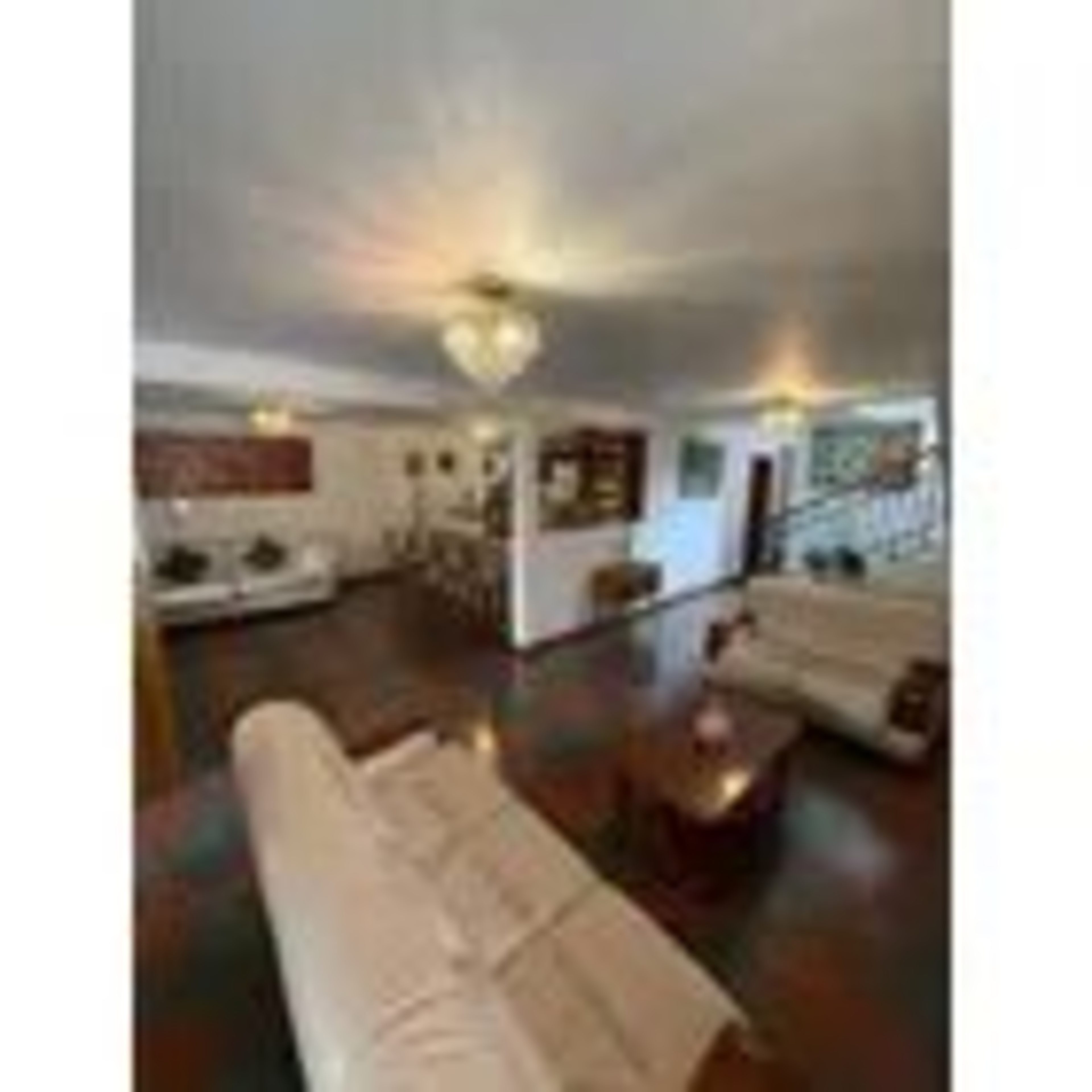 Casa de 2 niveles con piscina, en la Av. Los Próceres, Mérida. Venezuela · $ 490.000 · Thays León | Asesora Inmobiliaria 9