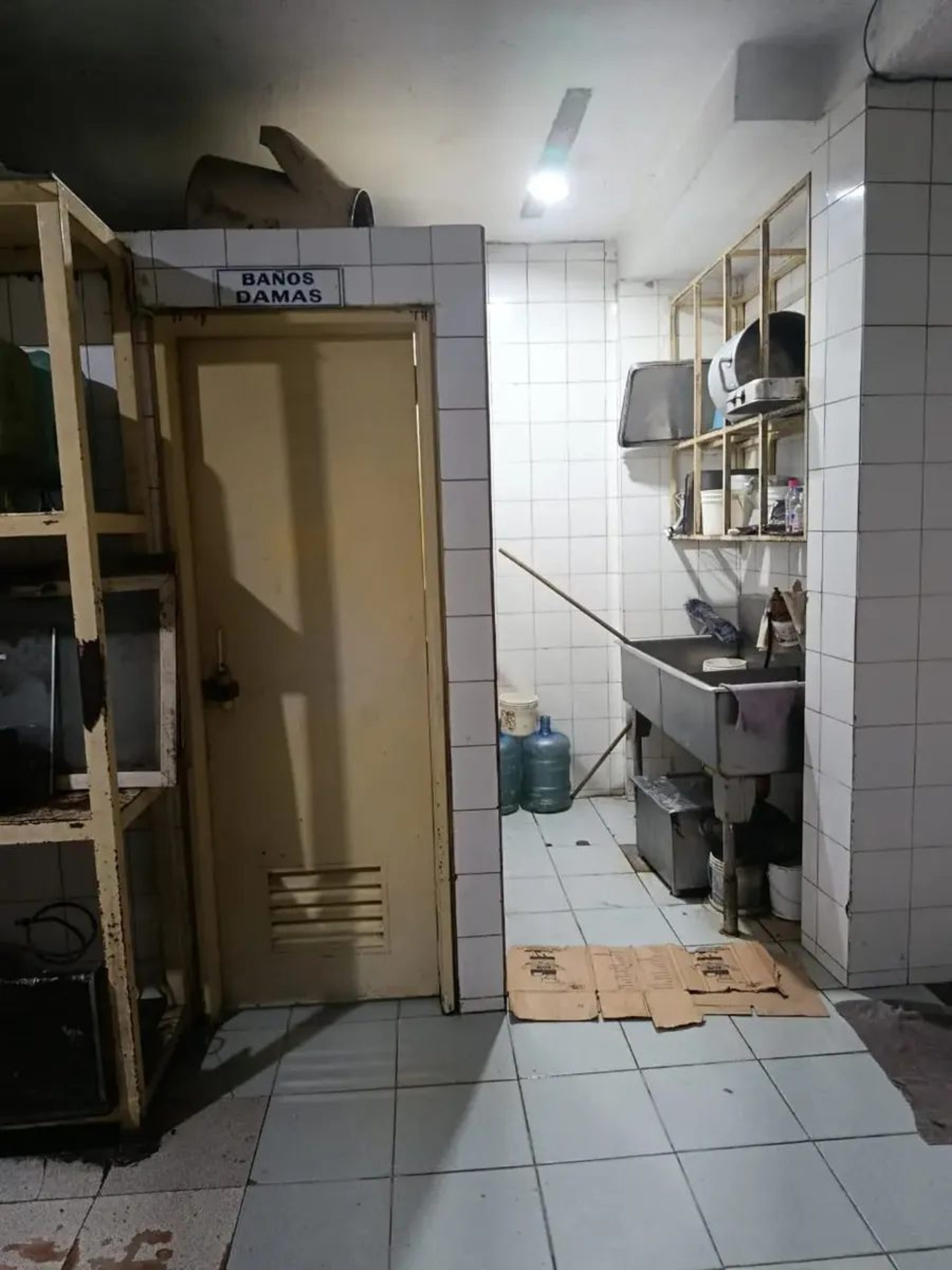 Edificio Comercial e Industrial con Fondo de Comercio Activo (PANADERÍA), Av. Baralt.  Caracas.   (Iv) · $ 700.000 · Thays León  | Asesora Inmobiliaria 13