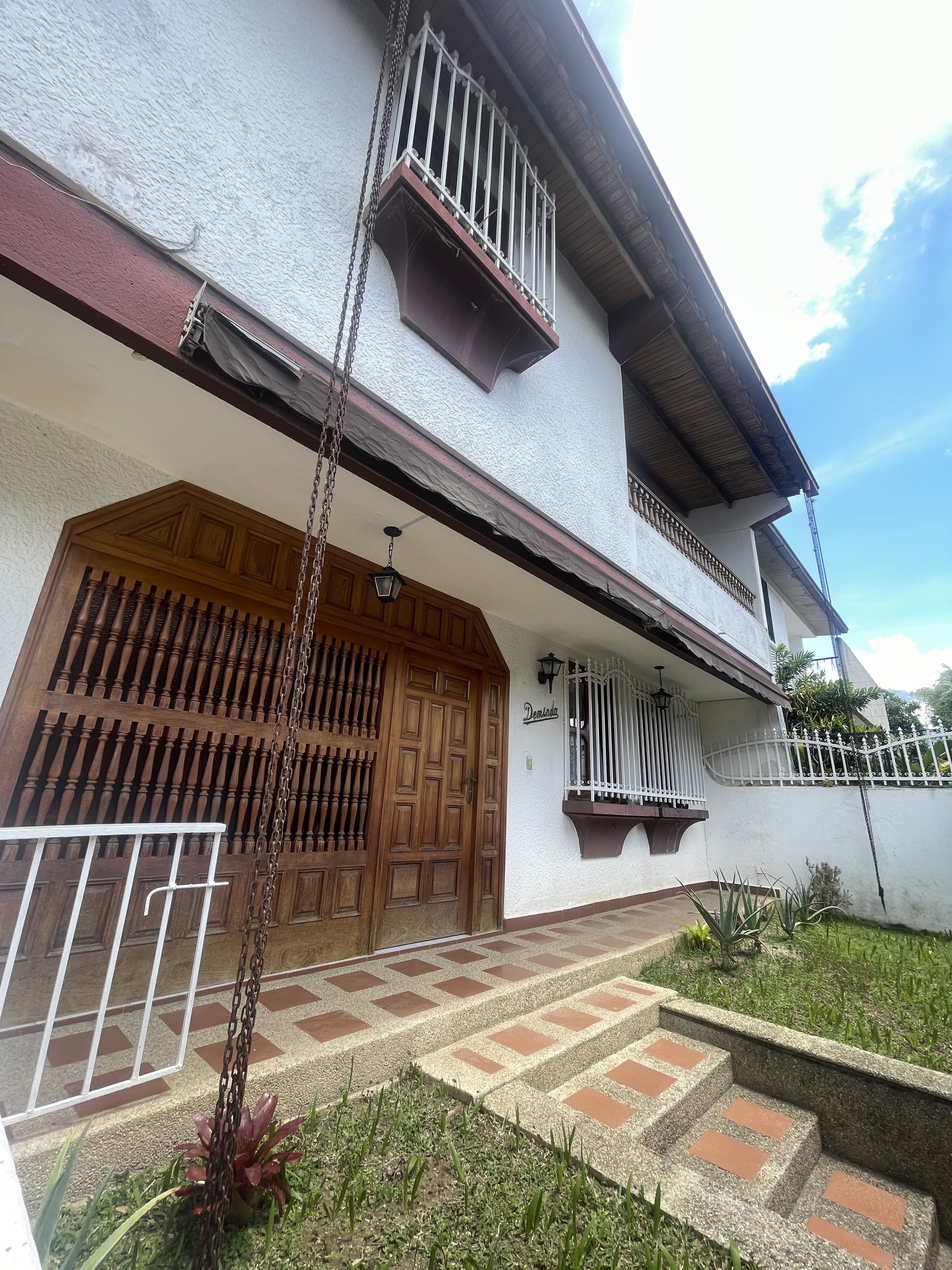 Casa amoblada  en Venta |Macaracuay. Caracas. Venezuela.  (G). · $ 350.000 · Thays León  | Asesora Inmobiliaria 2