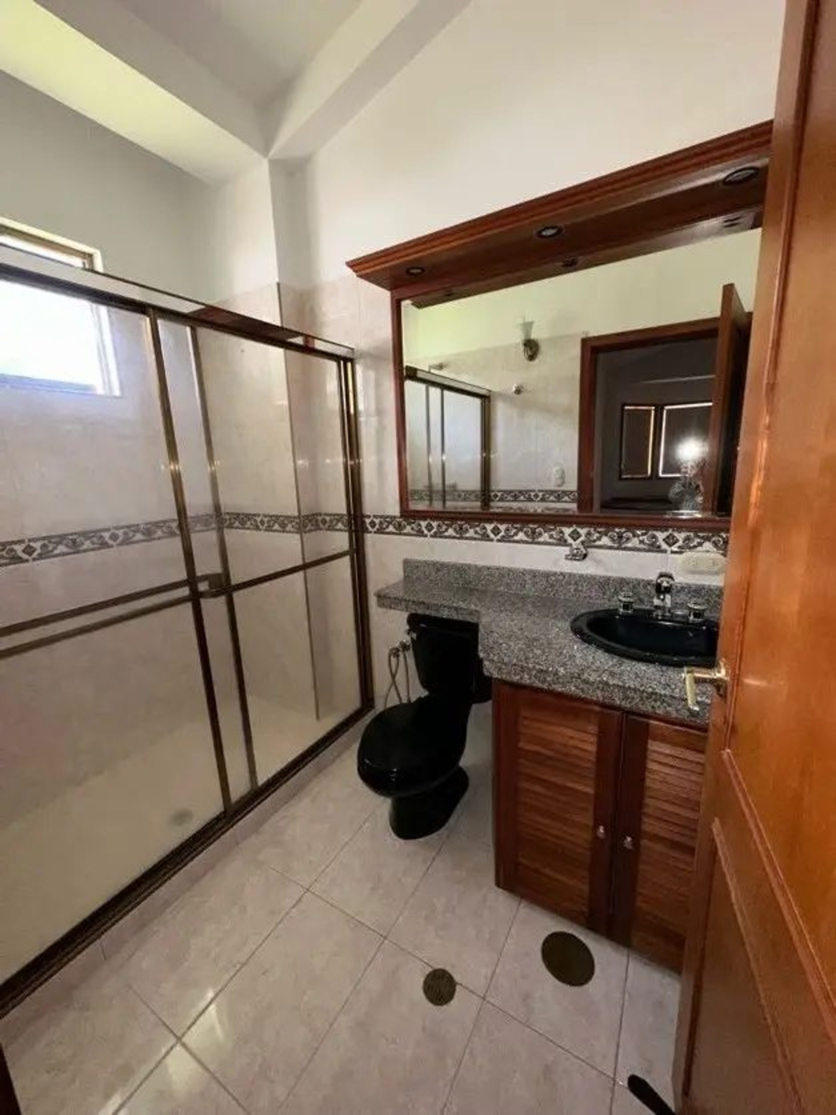 Oportunidad Única, 3 casas independientes en una misma propiedad en La Pedregosa Baja, Mérida. Venezuela · $ 1.350.000 · Thays León | Asesora Inmobiliaria 24
