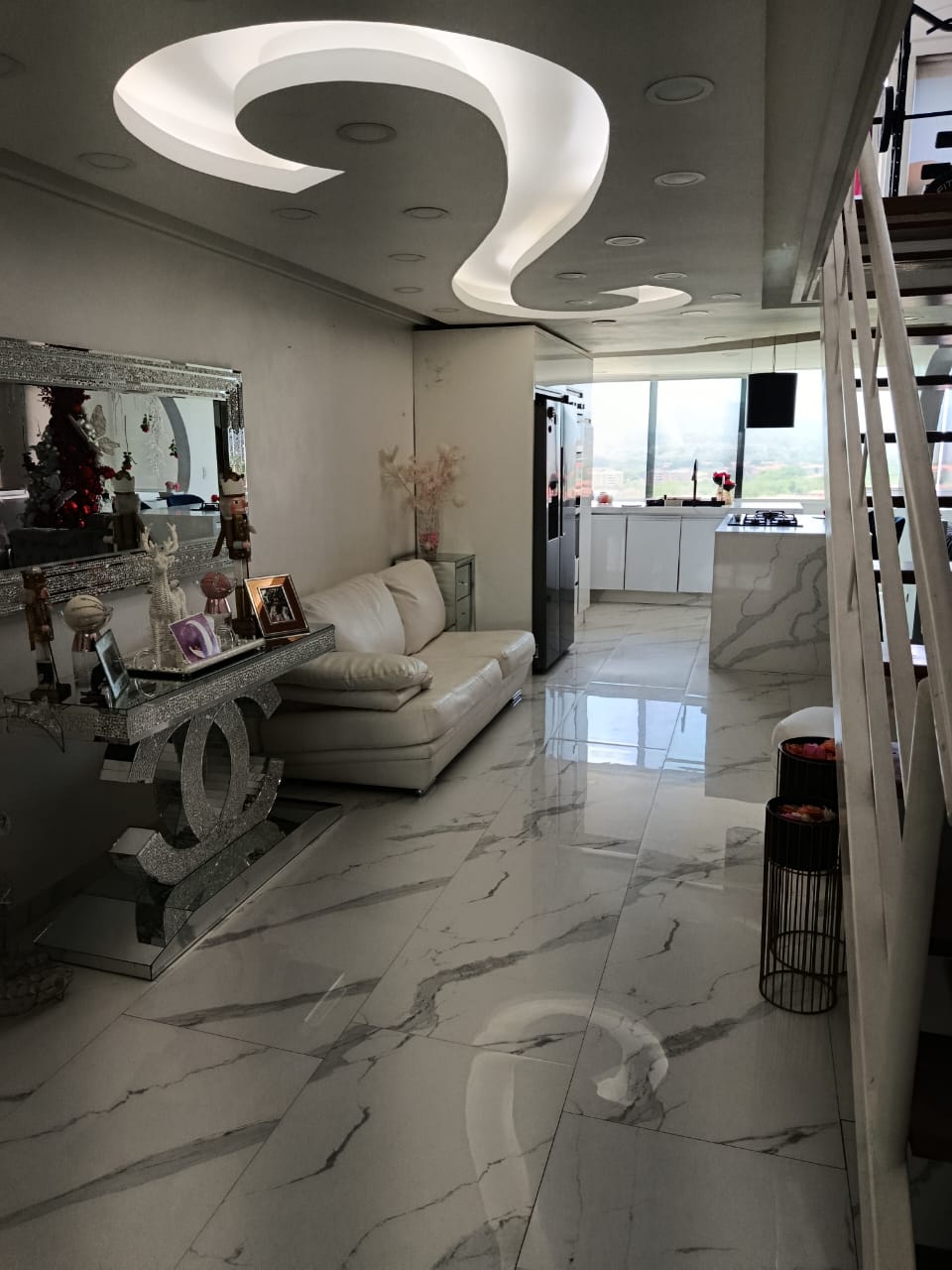 Buenaventura Suites, Penthouse Dúplex  de lujo. Guarenas. Venezuela. · $ 170.000 · Thays León  | Asesora Inmobiliaria