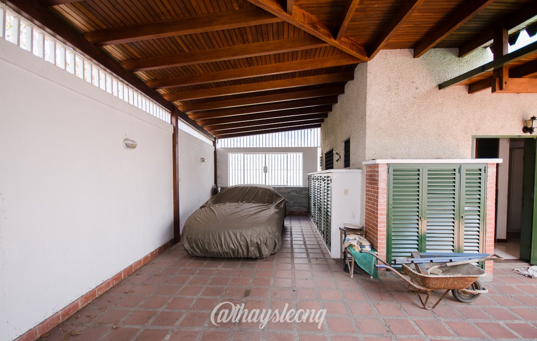 Casa de 4 niveles , con vista al Ávila en Urb. Miranda, Caracas. (Tanque de agua 15mil Ltrs.) · $ 275.000 · Thays León | Asesora Inmobiliaria 47