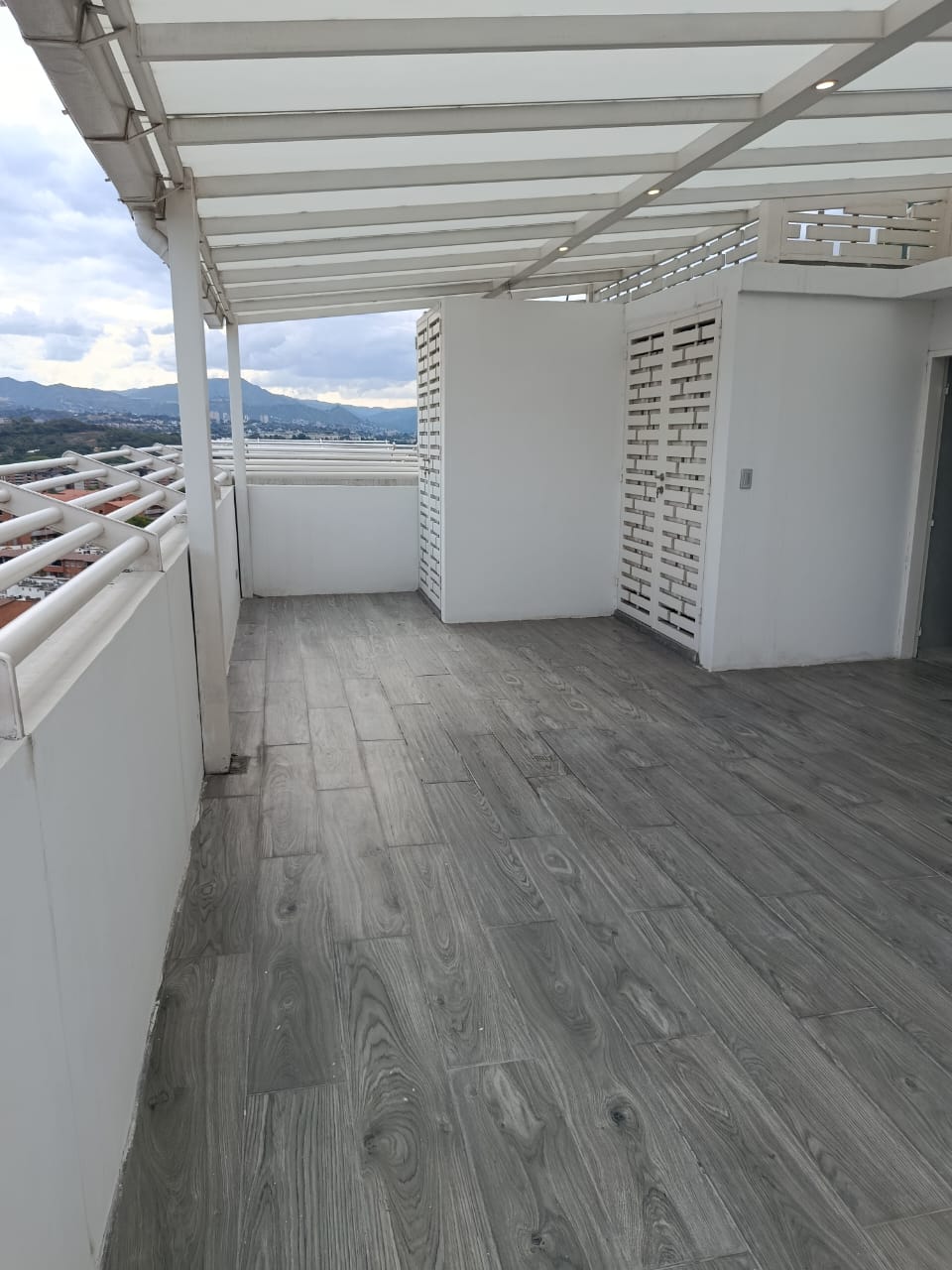 Buenaventura Suites/ Penthouse a estrenar. Guarenas. Venezuela. · $ 140.000 · Thays León | Asesora Inmobiliaria 24