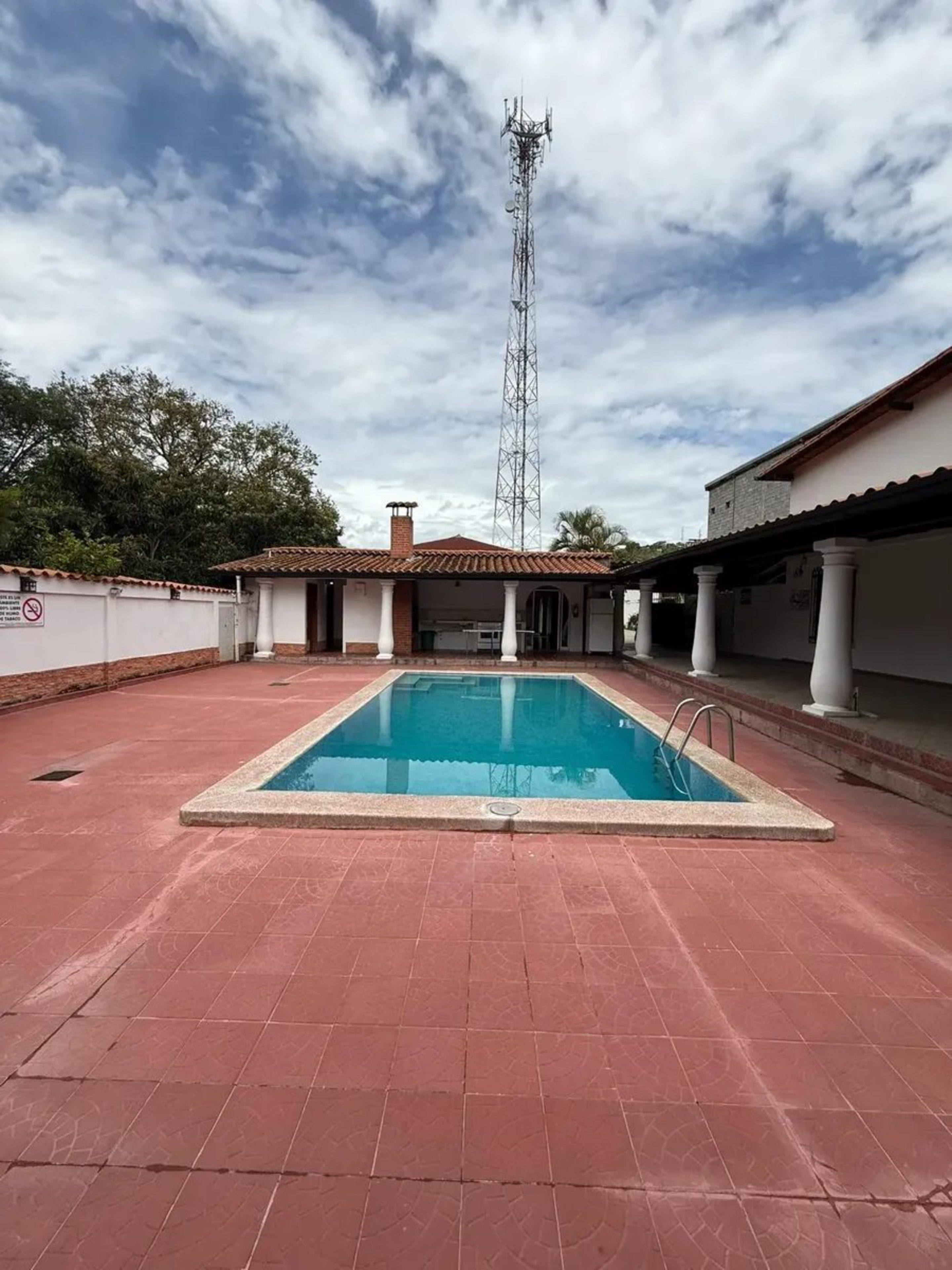 Casa de 2 niveles con piscina, en la Av. Los Próceres, Mérida. Venezuela · $ 490.000 · Thays León | Asesora Inmobiliaria 19