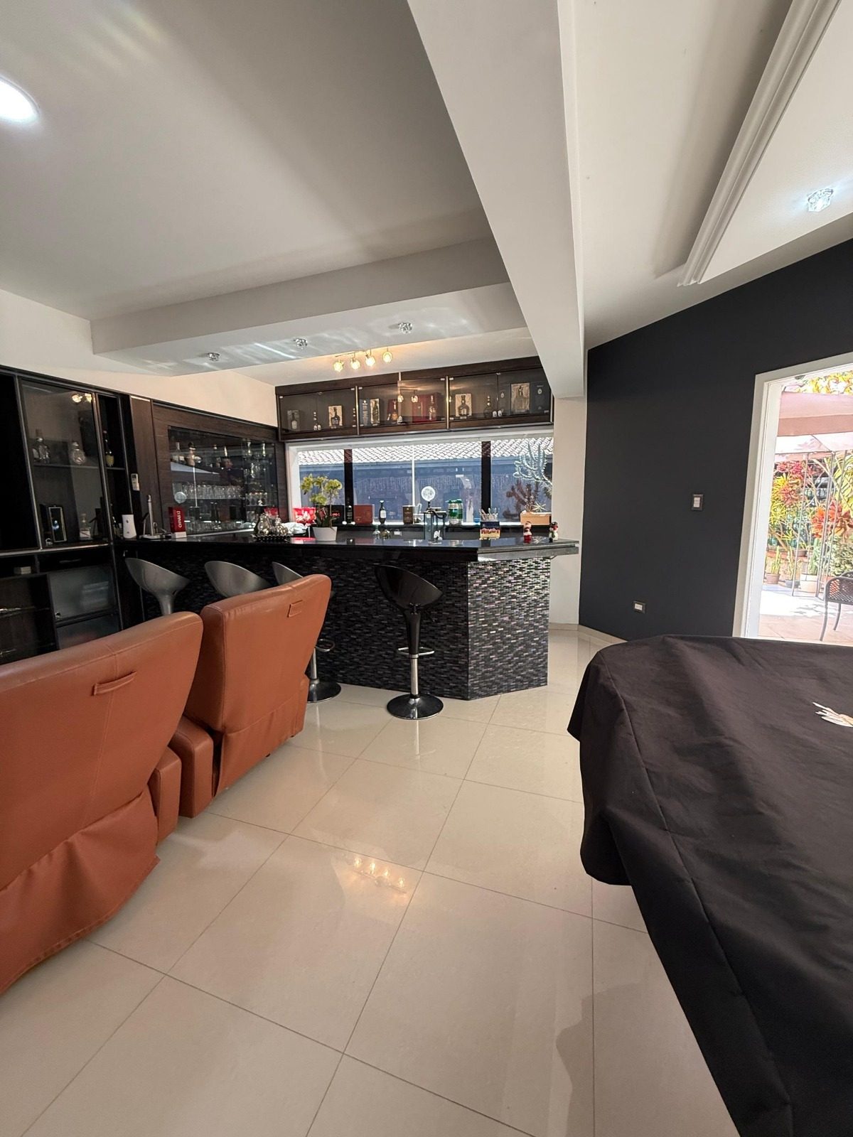 Exclusiva Casa Quinta de Lujo con Cine, Piscina y Gimnasio en Alto Chama, Mérida. Venezuela. M-101 · $ 680.000 · Thays León | Asesora Inmobiliaria 22