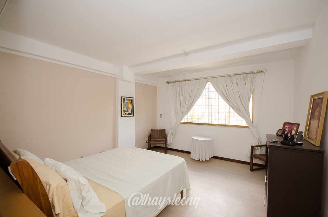 Casa de 4 niveles , con vista al Ávila en Urb. Miranda, Caracas. (Tanque de agua 15mil Ltrs.) · $ 275.000 · Thays León | Asesora Inmobiliaria 27