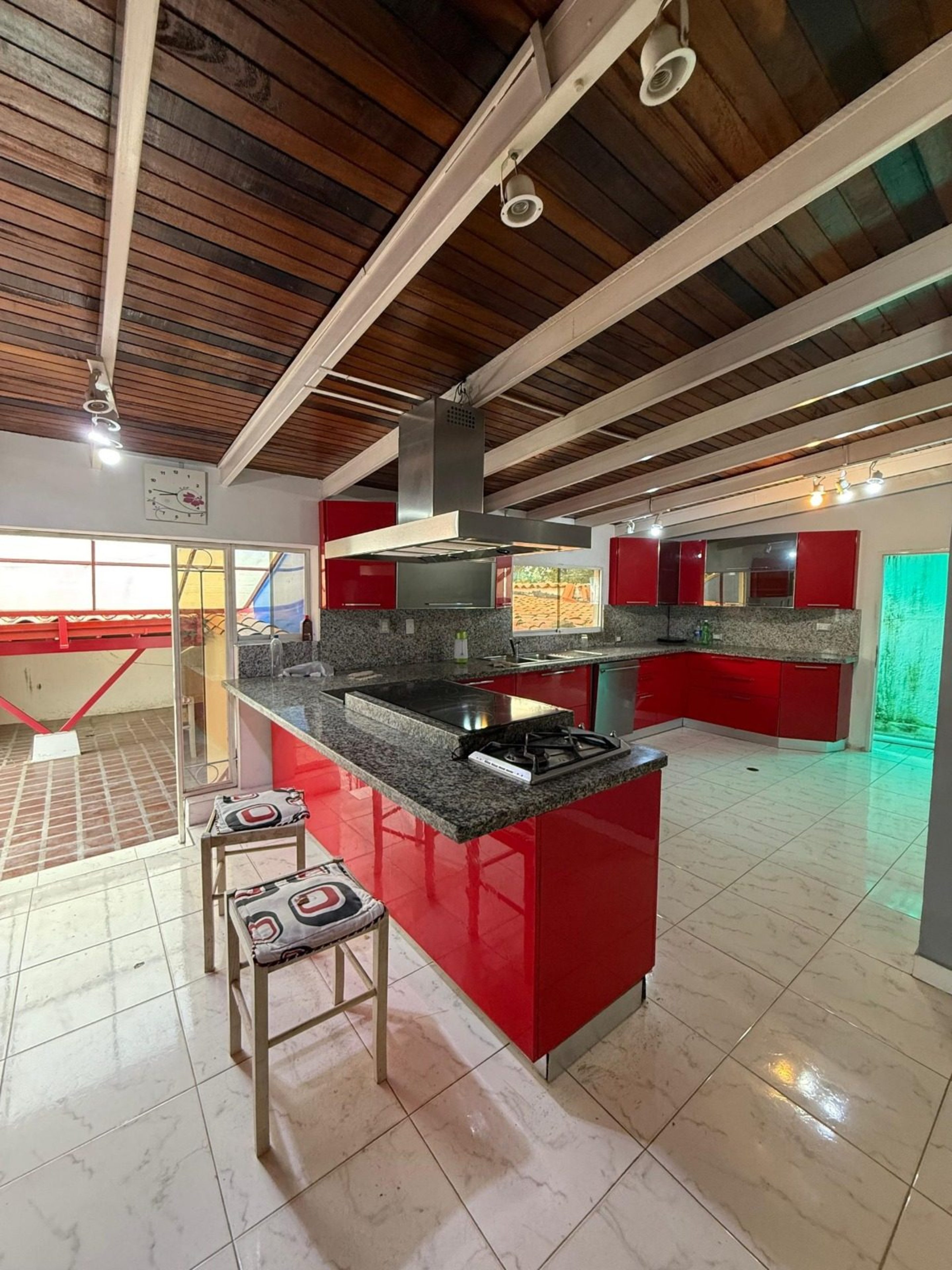 Exclusiva Casa con Gran Potencial Residencial e Inmobiliario en Urb. Santa Ana, Mérida , Venezuela M-6-37 · $ 120.000 · Thays León | Asesora Inmobiliaria 2