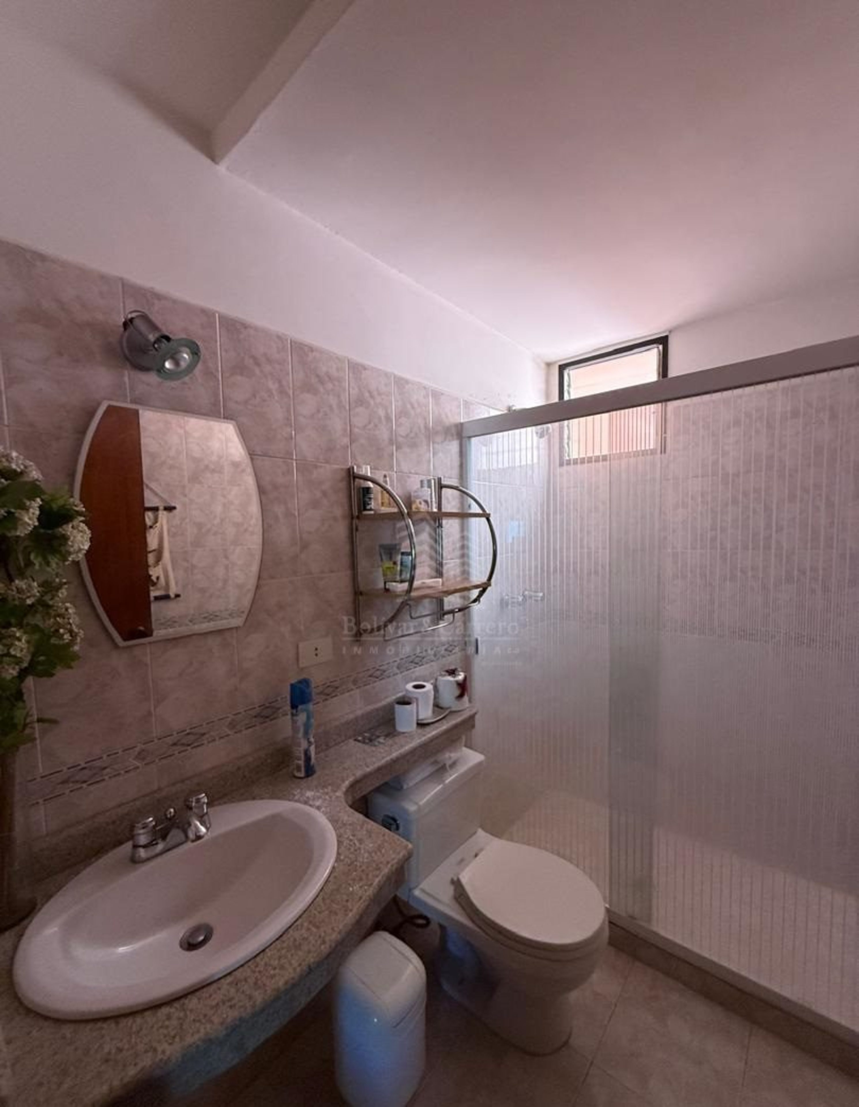 Apartamento en Resd. El Rodeo, Av. Las Américas, Mérida .Venezuela. M6-40 · $ 85.000 · Thays León | Asesora Inmobiliaria 9