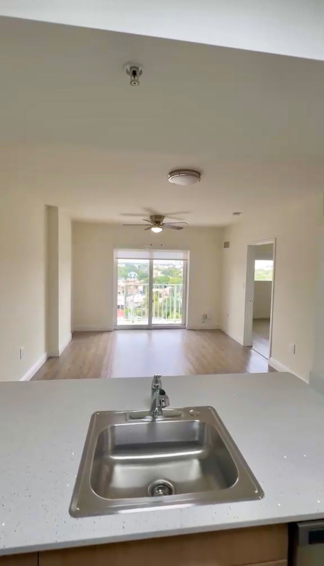 Renta Especial .:$2.100 Apto. 1h, 1.5 b 1p.   Miami. · $ 2.171 · Thays León  | Asesora Inmobiliaria