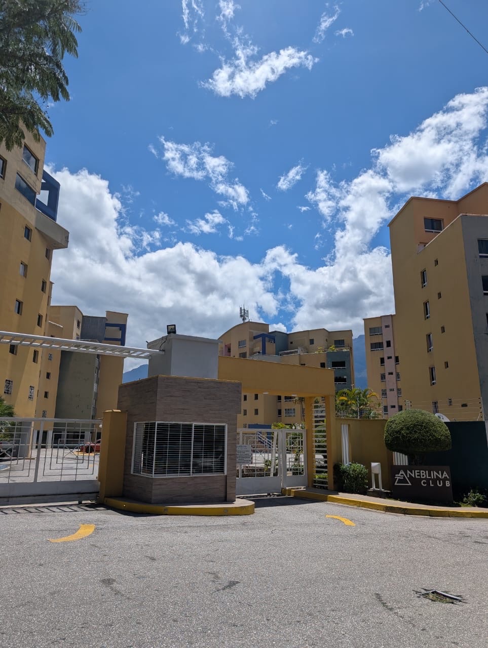 Estilo Resort/Club en la montaña. Apartamento en venta, Neblina Club, La Hechicera, Mérida. (T/M) · $ 110.000 · Thays León | Asesora Inmobiliaria 35
