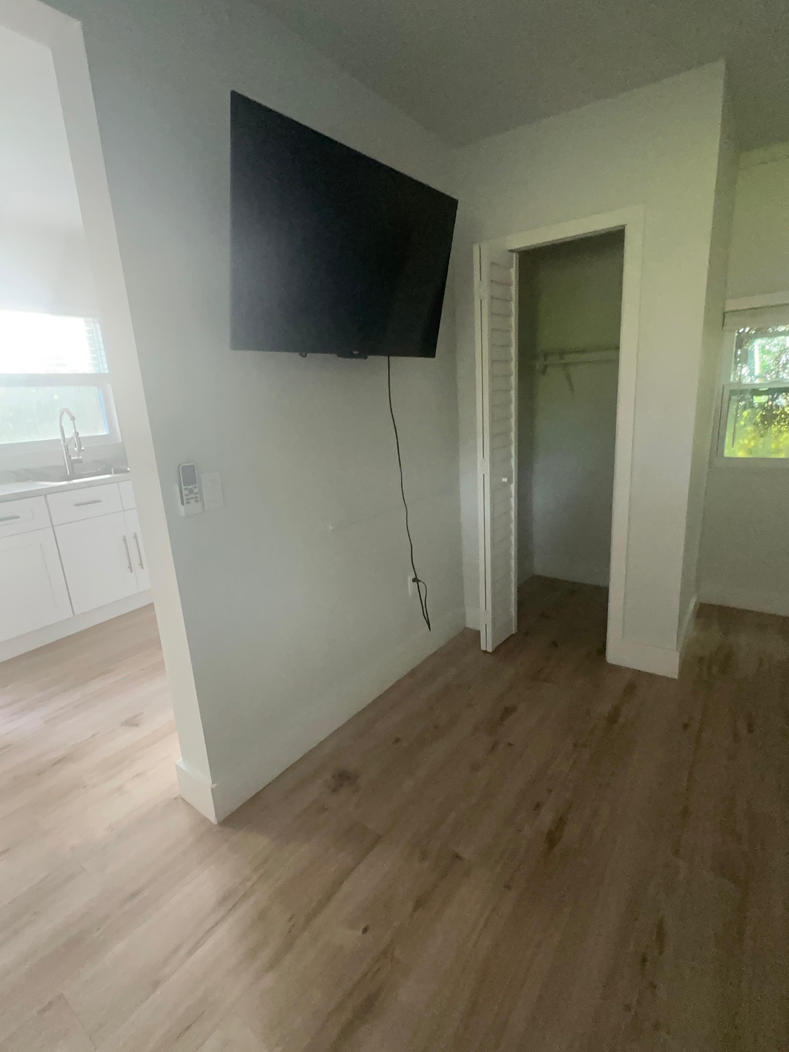 Rento Estudio  con excelente ubicación en Miami   $1.550 · $ 1.550 · Thays León  | Asesora Inmobiliaria 6