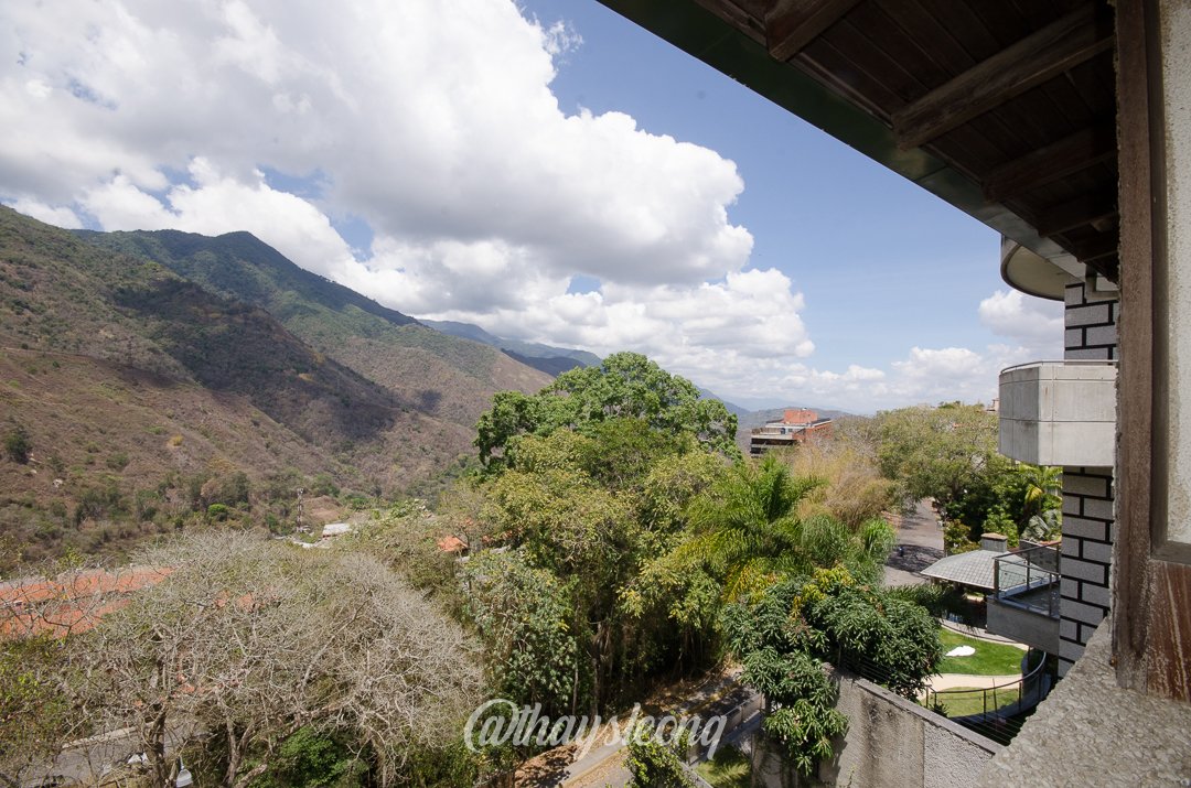 Casa de 4 niveles , con vista al Ávila en Urb. Miranda, Caracas. (Tanque de agua 15mil Ltrs.) · $ 275.000 · Thays León | Asesora Inmobiliaria 43