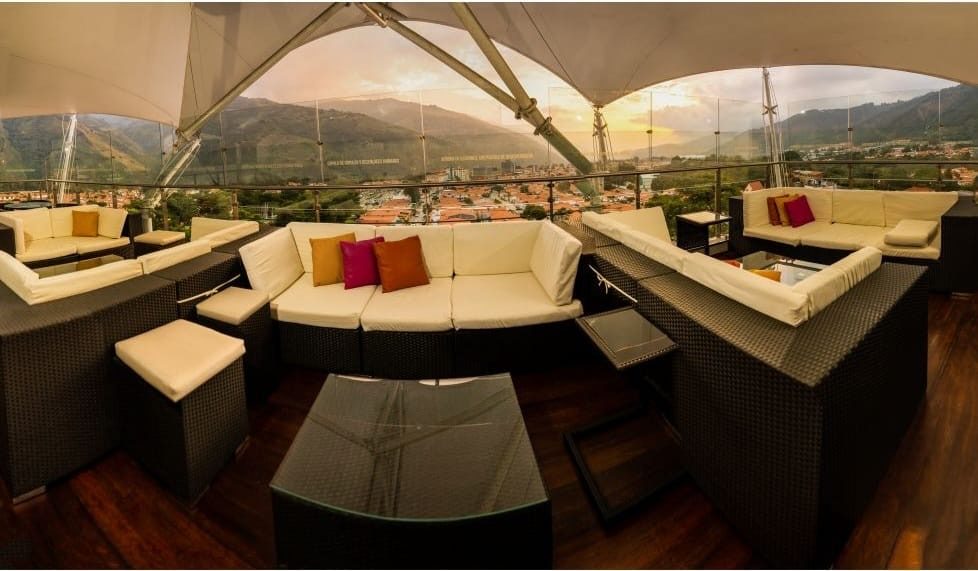 Vendo Exclusivo Restobar en Mérida, Venezuela: Elegancia, Lujo y Confort .100% Operativo. · $ 475.000 · Thays León  | Asesora Inmobiliaria 11