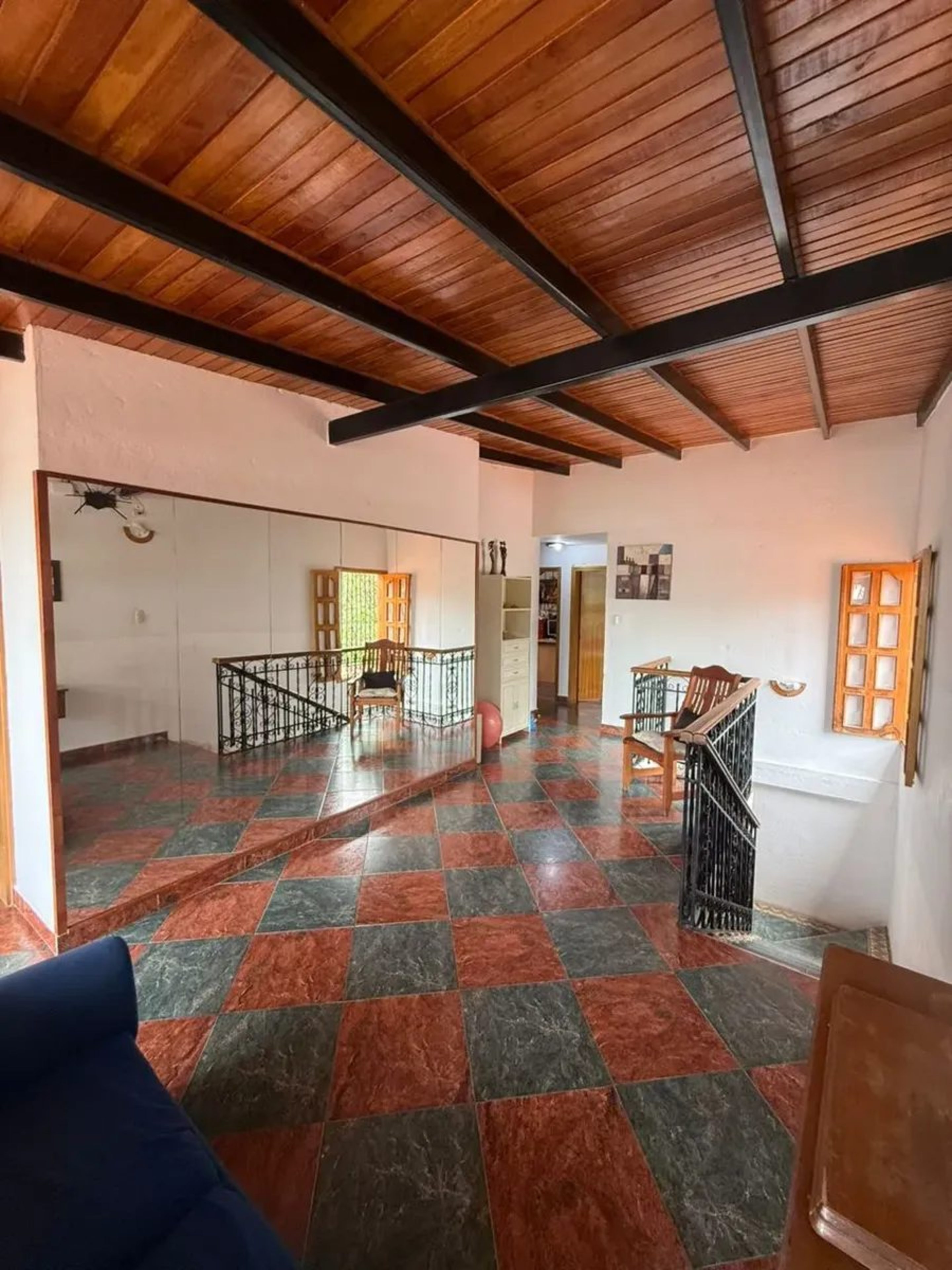 Casa de 2 niveles con piscina, en la Av. Los Próceres, Mérida. Venezuela · $ 490.000 · Thays León | Asesora Inmobiliaria 16