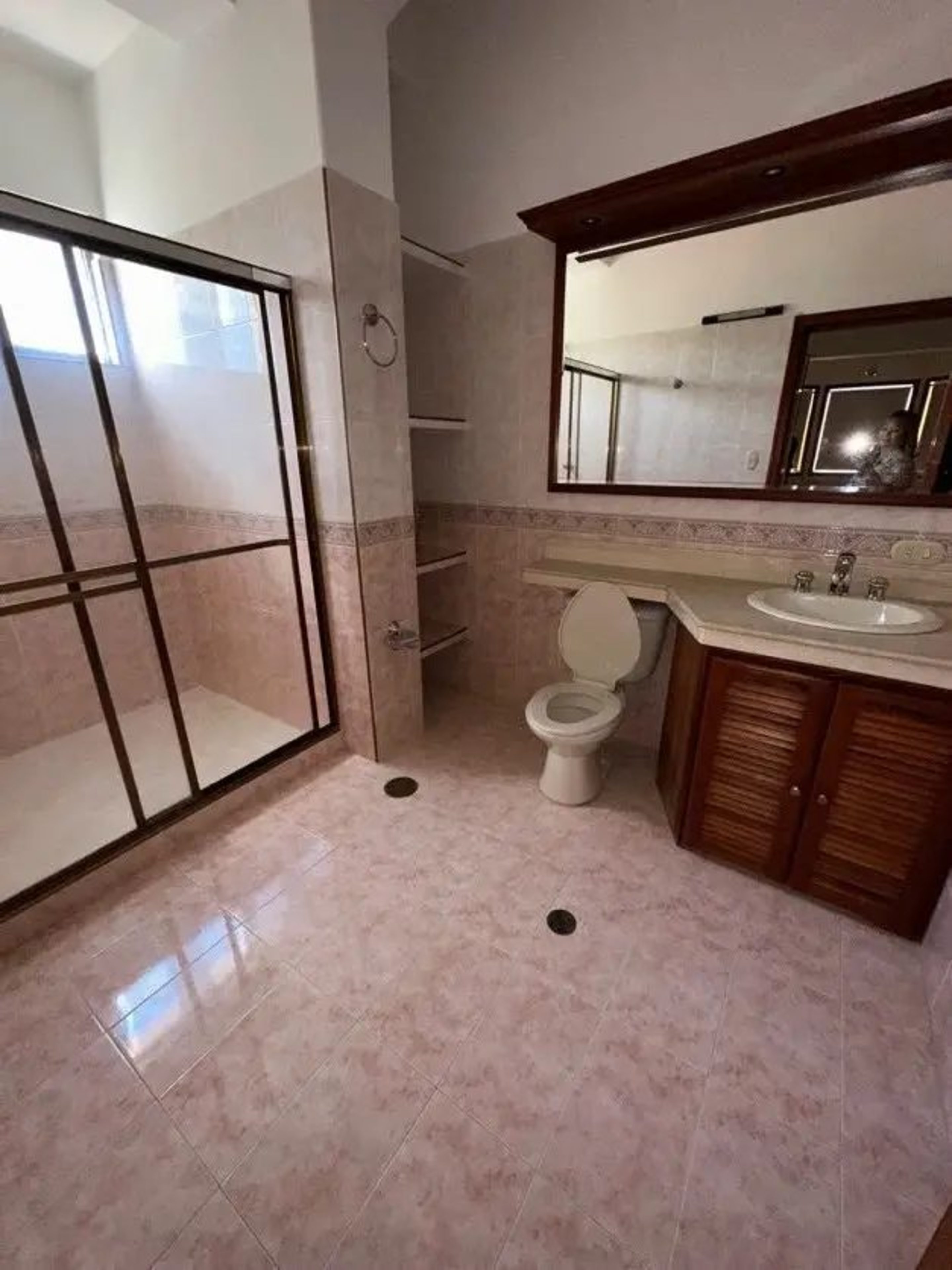 Oportunidad Única, 3 casas independientes en una misma propiedad en La Pedregosa Baja, Mérida. Venezuela · $ 1.350.000 · Thays León | Asesora Inmobiliaria 12