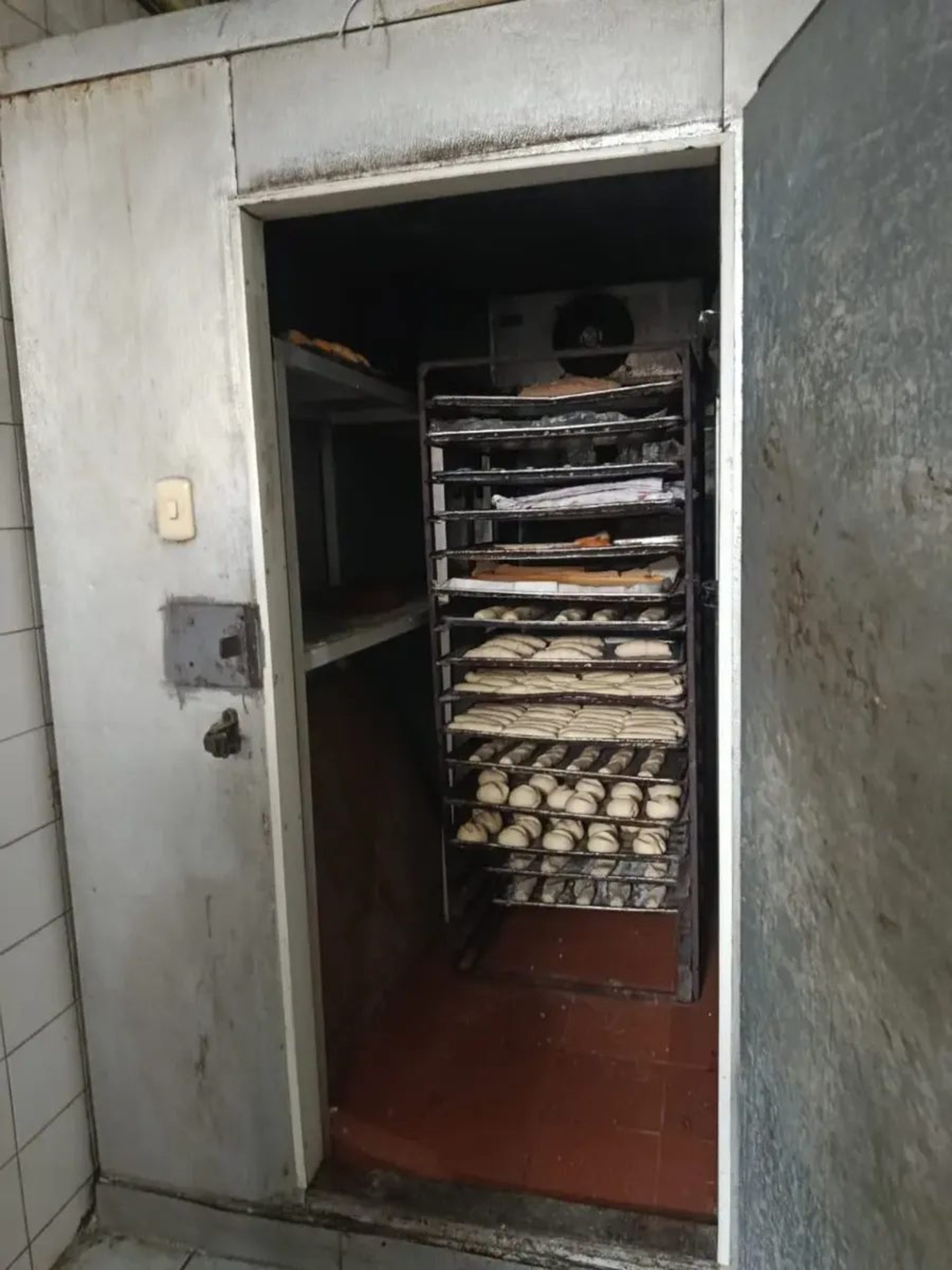 Edificio Comercial e Industrial con Fondo de Comercio Activo (PANADERÍA), Av. Baralt.  Caracas.   (Iv) · $ 700.000 · Thays León  | Asesora Inmobiliaria 4
