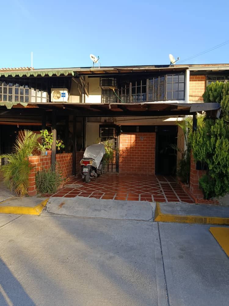 Townhouse de 2 niveles en Nueva Casarapa- Casona Alta. Guarenas, Venezuela. · $ 53.000 · Thays León | Asesora Inmobiliaria 1