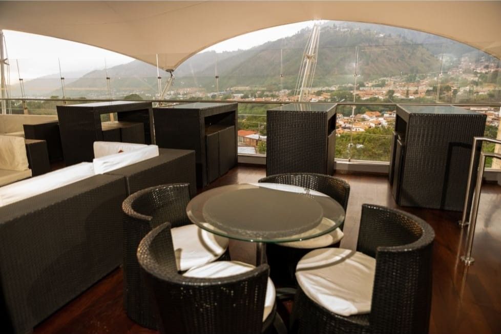 Vendo Exclusivo Restobar en Mérida, Venezuela: Elegancia, Lujo y Confort .100% Operativo. · $ 475.000 · Thays León  | Asesora Inmobiliaria 16