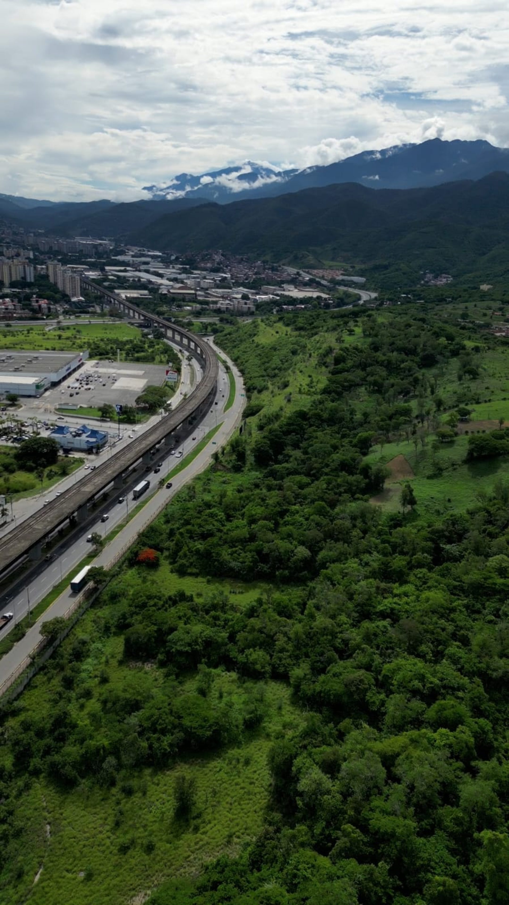 Terreno Top en Guarenas frente a Makro y Farmatodo. (M2: 53..351 ) Venezuela. · $ 2.000.000 · Thays León  | Asesora Inmobiliaria 7