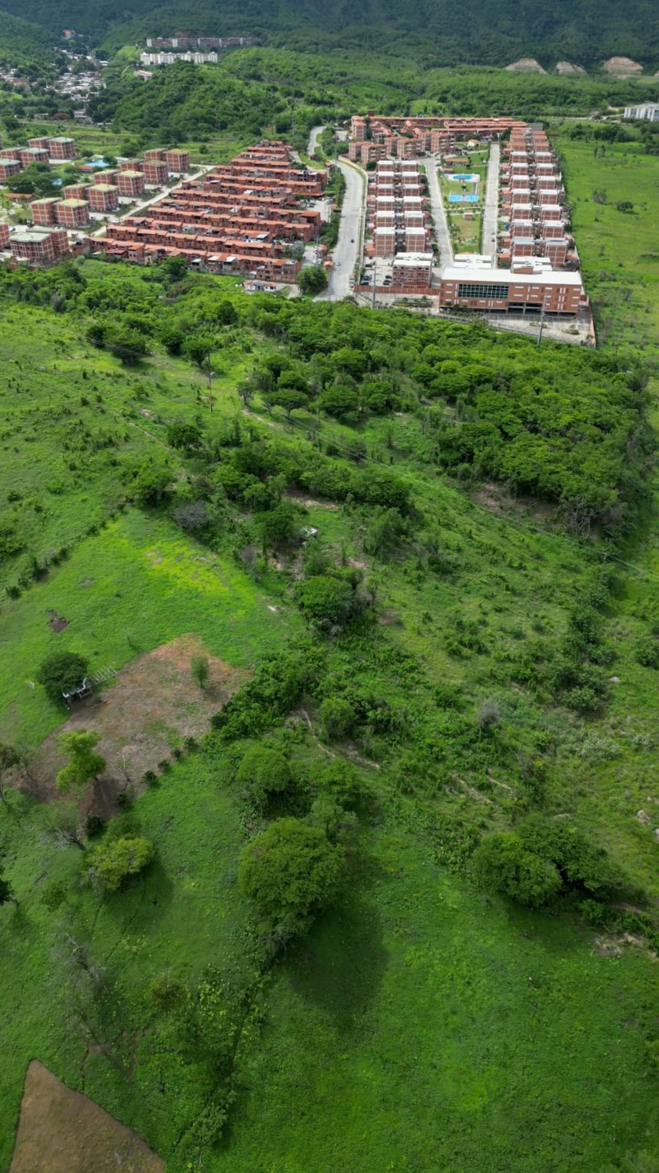 Terreno Top en Guarenas frente a Makro y Farmatodo. (M2: 53..351 ) Venezuela. · $ 2.000.000 · Thays León  | Asesora Inmobiliaria 13