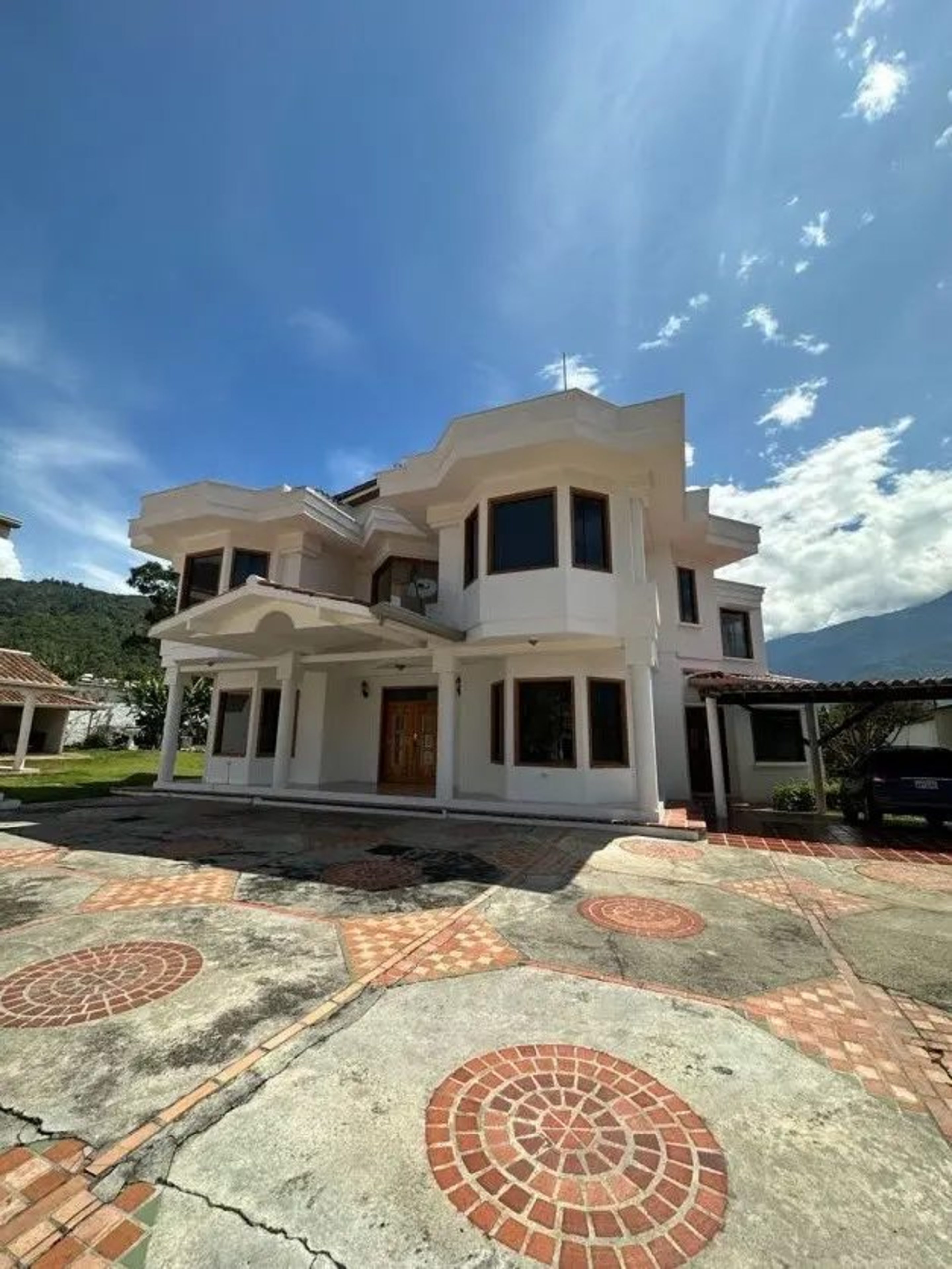 Oportunidad Única, 3 casas independientes en una misma propiedad en La Pedregosa Baja, Mérida. Venezuela · $ 1.350.000 · Thays León | Asesora Inmobiliaria 23