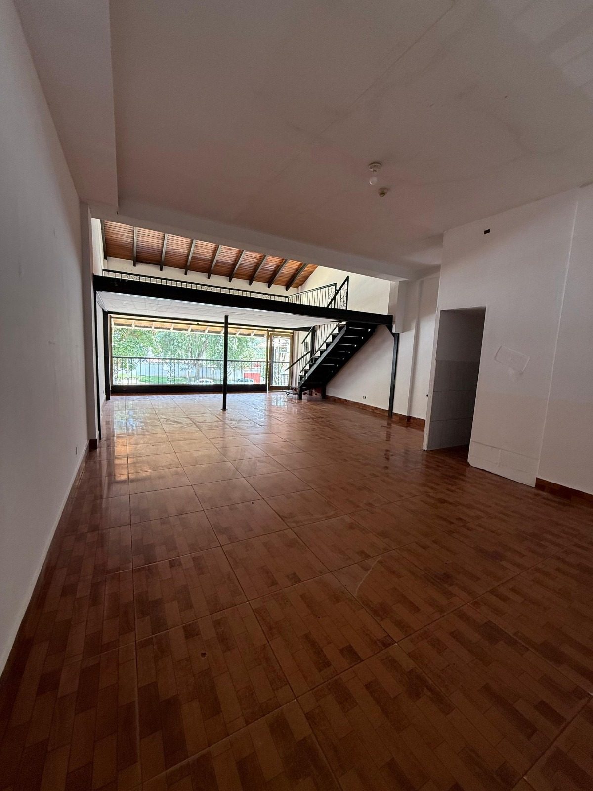 Oportunidad de Inversión Comercial: Local de 86 m² con Mezzanina en La Vuelta de Lola $70K Mérida. Venezuela.   M-870 · $ 70.000 · Thays León  | Asesora Inmobiliaria