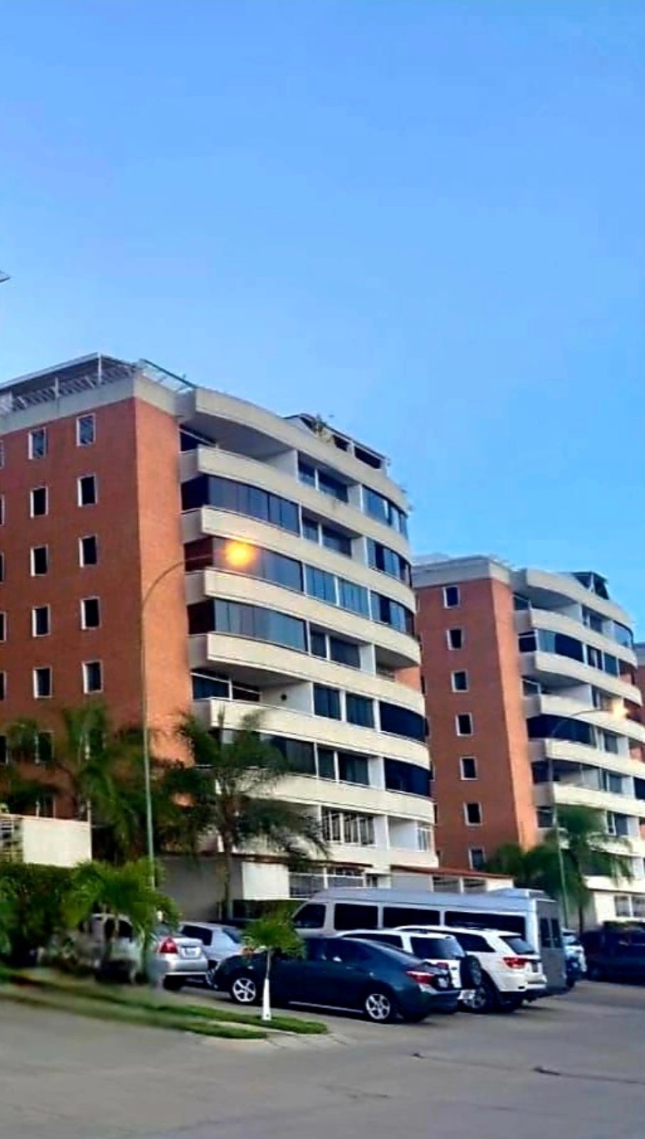 Buenaventura Suites, Penthouse Dúplex  de lujo. Guarenas. Venezuela. · $ 170.000 · Thays León  | Asesora Inmobiliaria 42