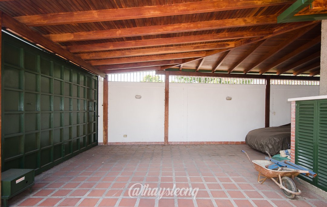 Casa de 4 niveles , con vista al Ávila en Urb. Miranda, Caracas. (Tanque de agua 15mil Ltrs.) · $ 275.000 · Thays León | Asesora Inmobiliaria 48