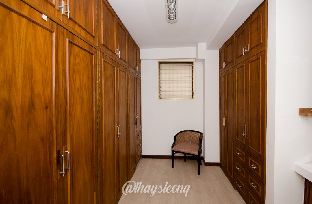 Casa de 4 niveles , con vista al Ávila en Urb. Miranda, Caracas. (Tanque de agua 15mil Ltrs.) · $ 275.000 · Thays León | Asesora Inmobiliaria 31