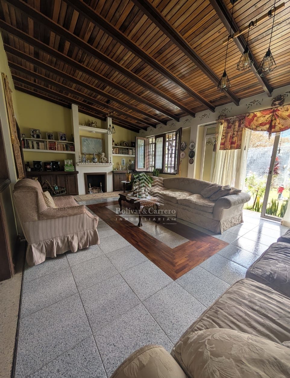 Quinta de 2 niveles. Av. Andrés Bello,  Urb. San Cristóbal. Mérida. Vzla.   M-41 · $ 140.000 · Thays León  | Asesora Inmobiliaria 8