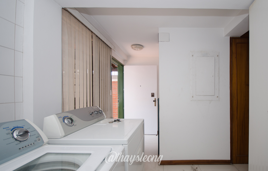 Casa de 4 niveles , con vista al Ávila en Urb. Miranda, Caracas. (Tanque de agua 15mil Ltrs.) · $ 275.000 · Thays León | Asesora Inmobiliaria 15