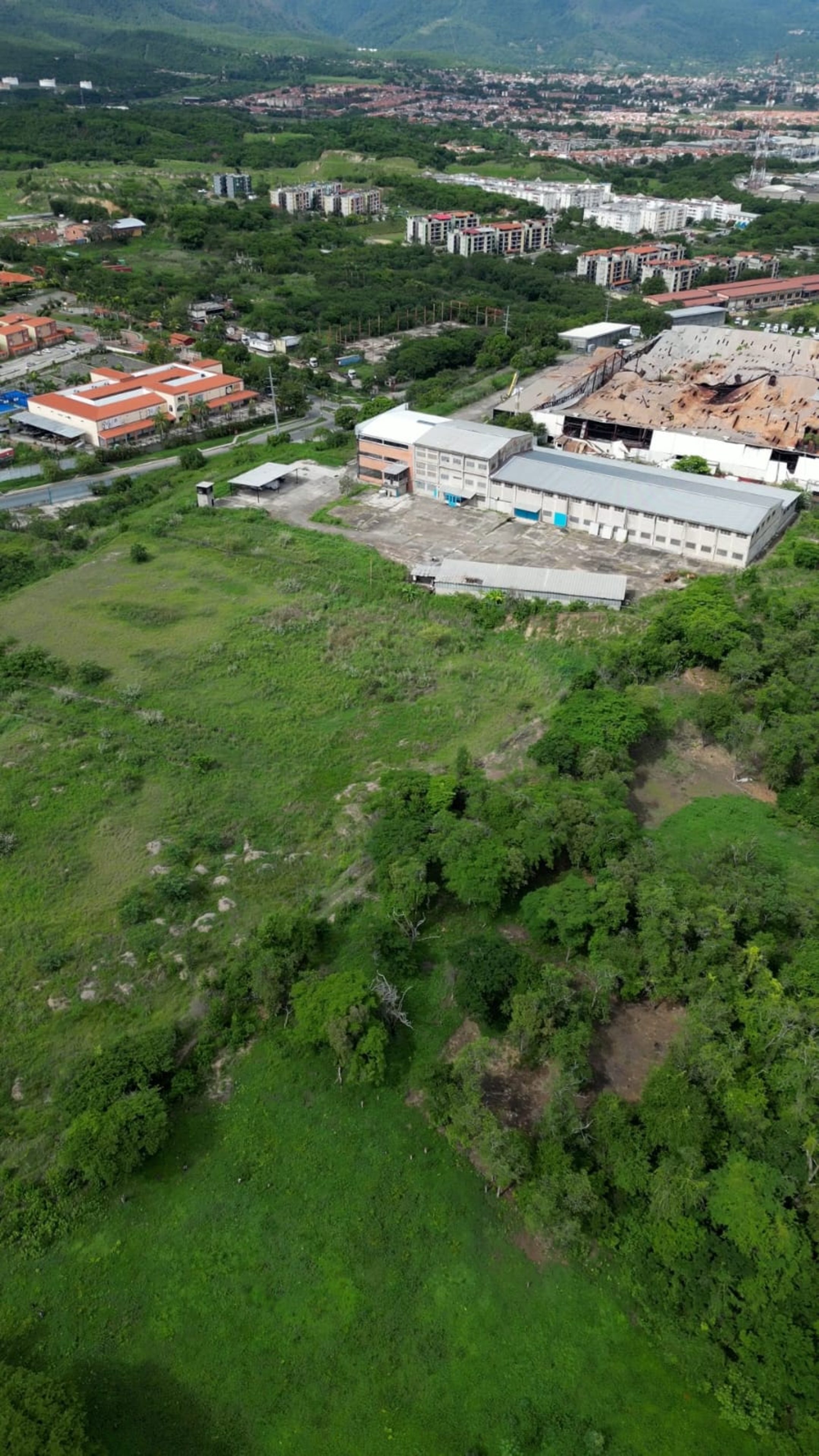 Terreno Top en Guarenas frente a Makro y Farmatodo. (M2: 53..351 ) Venezuela. · $ 2.000.000 · Thays León  | Asesora Inmobiliaria 14