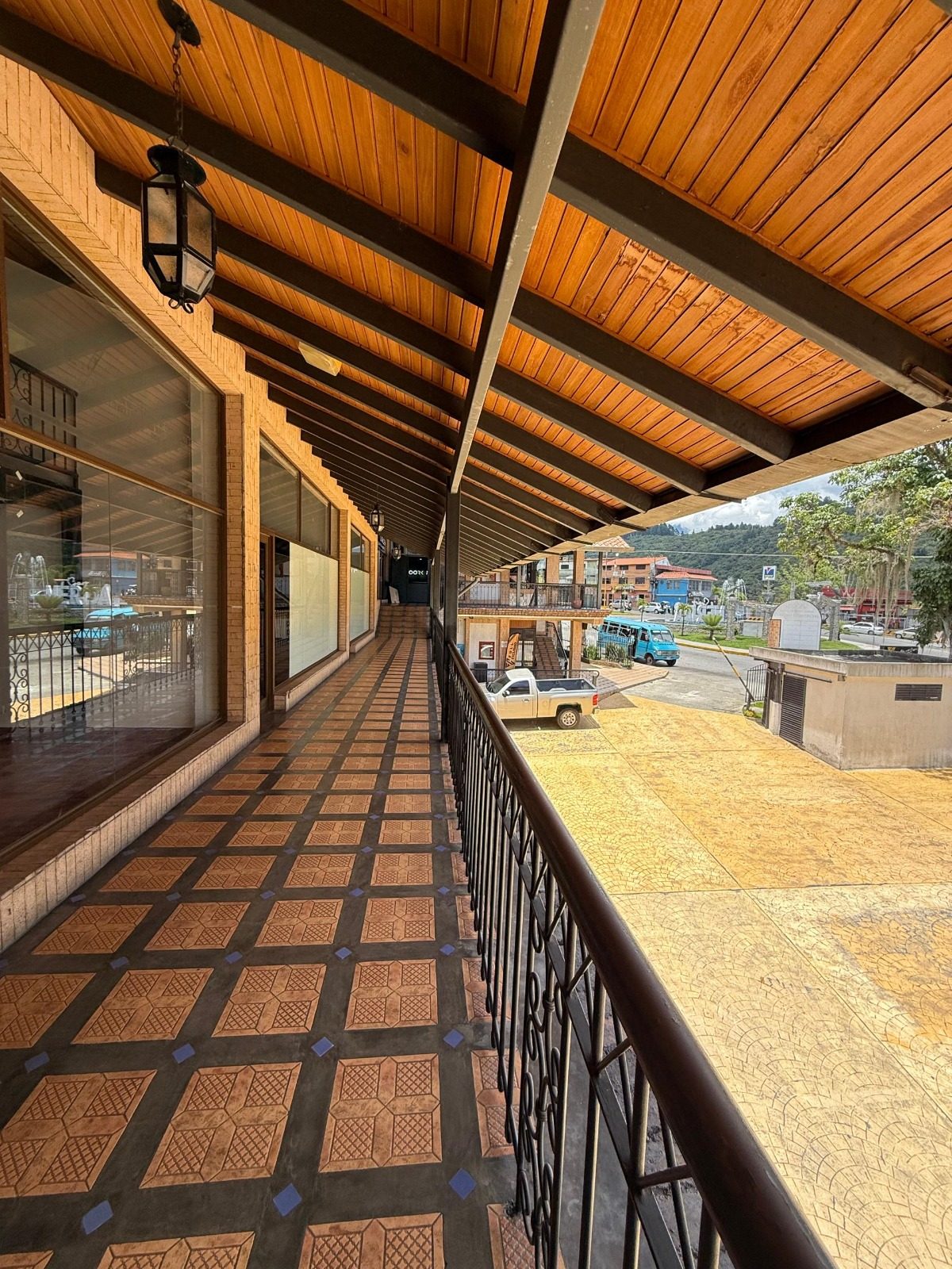 Oportunidad de Inversión Comercial: Local de 86 m² con Mezzanina en La Vuelta de Lola $70K Mérida. Venezuela.   M-870 · $ 70.000 · Thays León  | Asesora Inmobiliaria 6