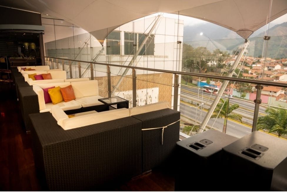 Vendo Exclusivo Restobar en Mérida, Venezuela: Elegancia, Lujo y Confort .100% Operativo. · $ 475.000 · Thays León  | Asesora Inmobiliaria 12