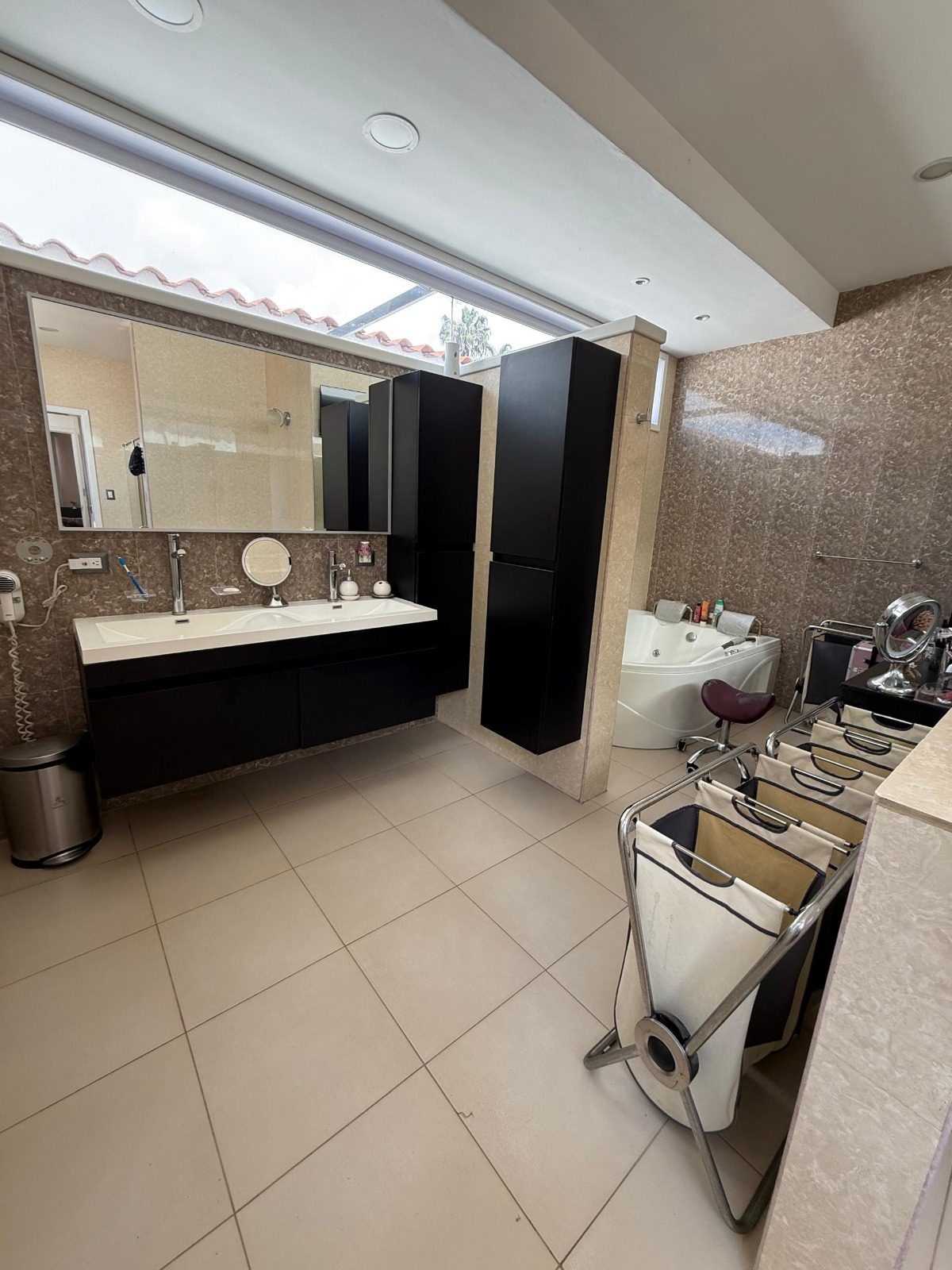 Exclusiva Casa Quinta de Lujo con Cine, Piscina y Gimnasio en Alto Chama, Mérida. Venezuela. M-101 · $ 680.000 · Thays León | Asesora Inmobiliaria 35