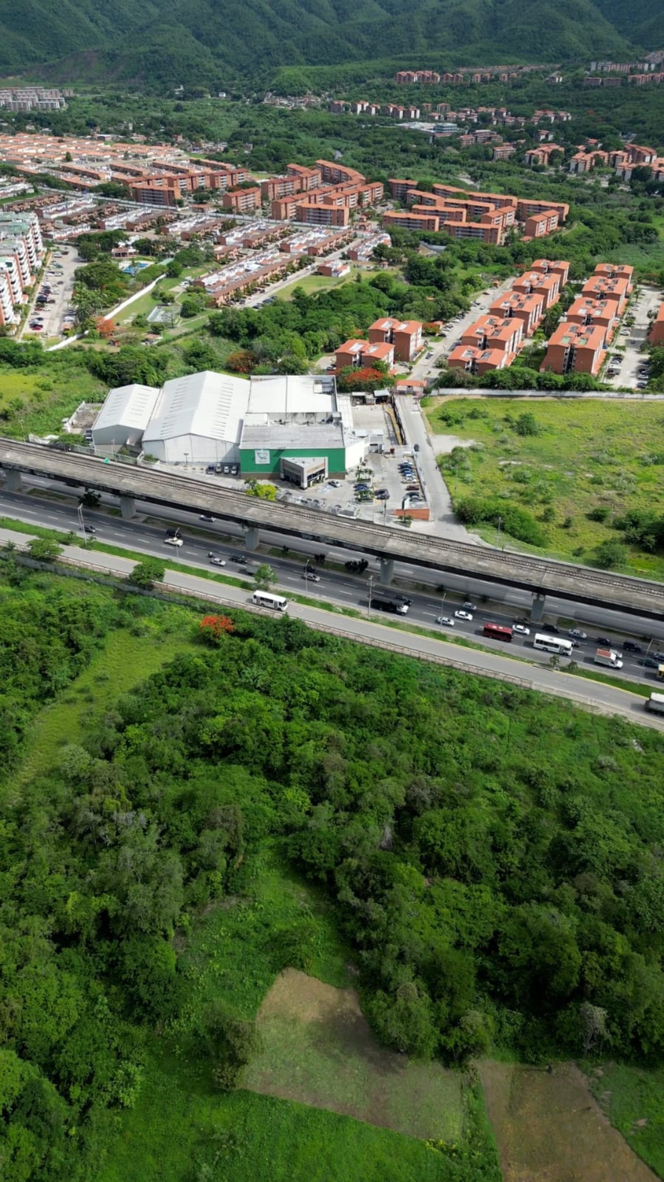 Terreno Top en Guarenas frente a Makro y Farmatodo. (M2: 53..351 ) Venezuela. · $ 2.000.000 · Thays León  | Asesora Inmobiliaria 8