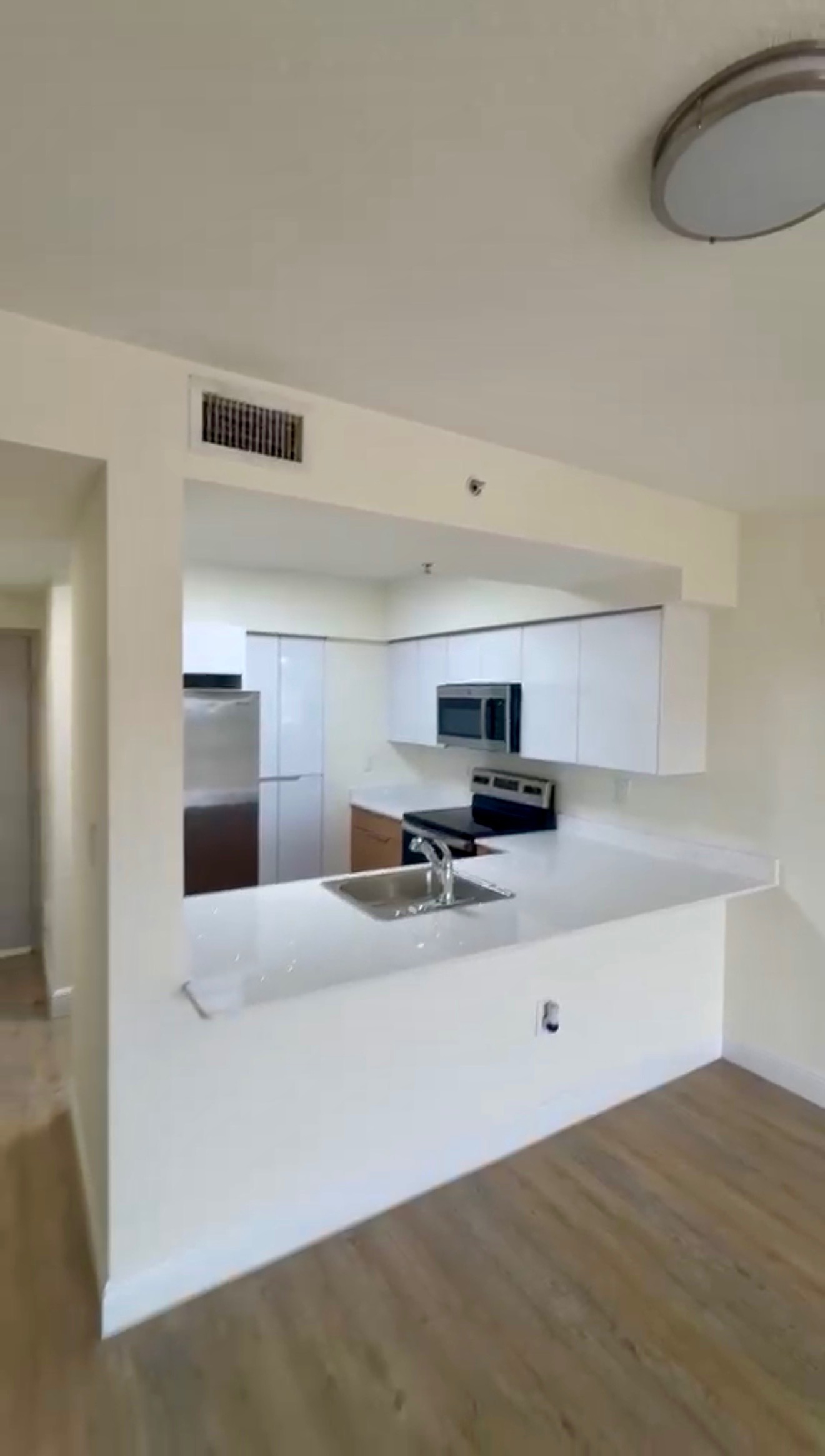 Renta Especial .:$2.100 Apto. 1h, 1.5 b 1p.   Miami. · $ 2.171 · Thays León  | Asesora Inmobiliaria 7