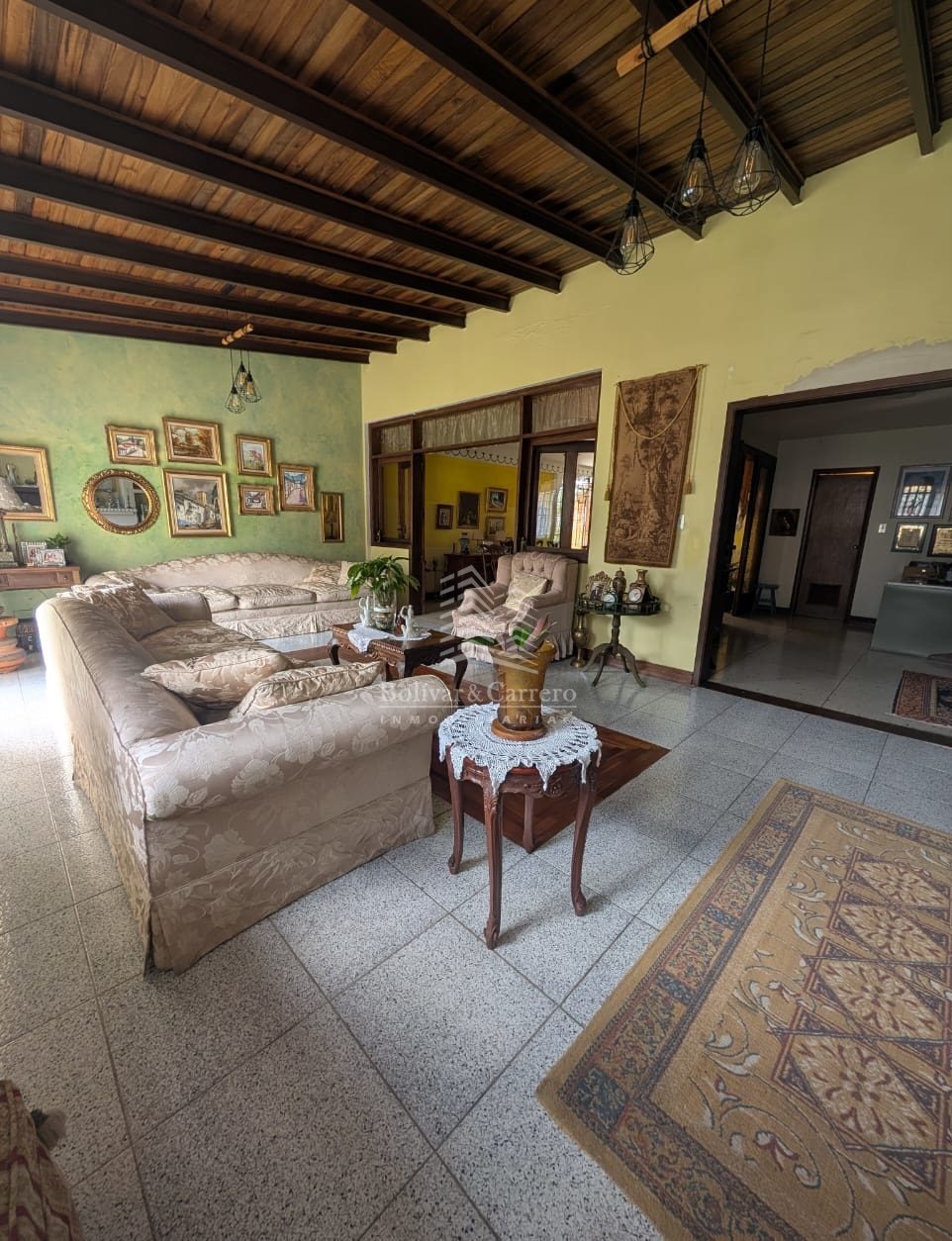Quinta de 2 niveles. Av. Andrés Bello,  Urb. San Cristóbal. Mérida. Vzla.   M-41 · $ 140.000 · Thays León  | Asesora Inmobiliaria 3