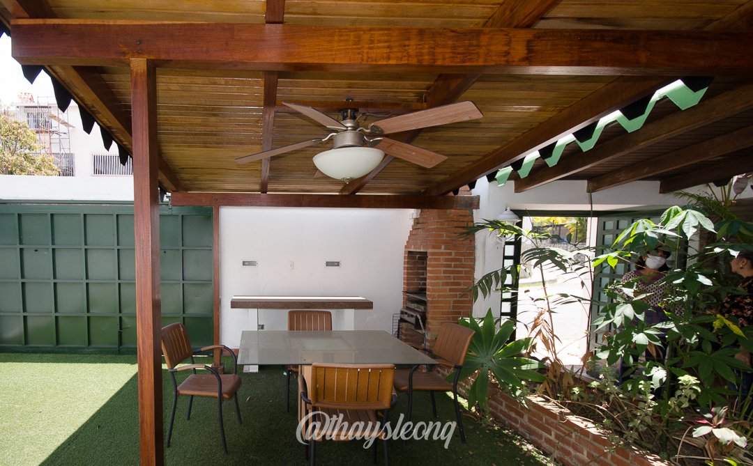 Casa de 4 niveles , con vista al Ávila en Urb. Miranda, Caracas. (Tanque de agua 15mil Ltrs.) · $ 275.000 · Thays León | Asesora Inmobiliaria 7