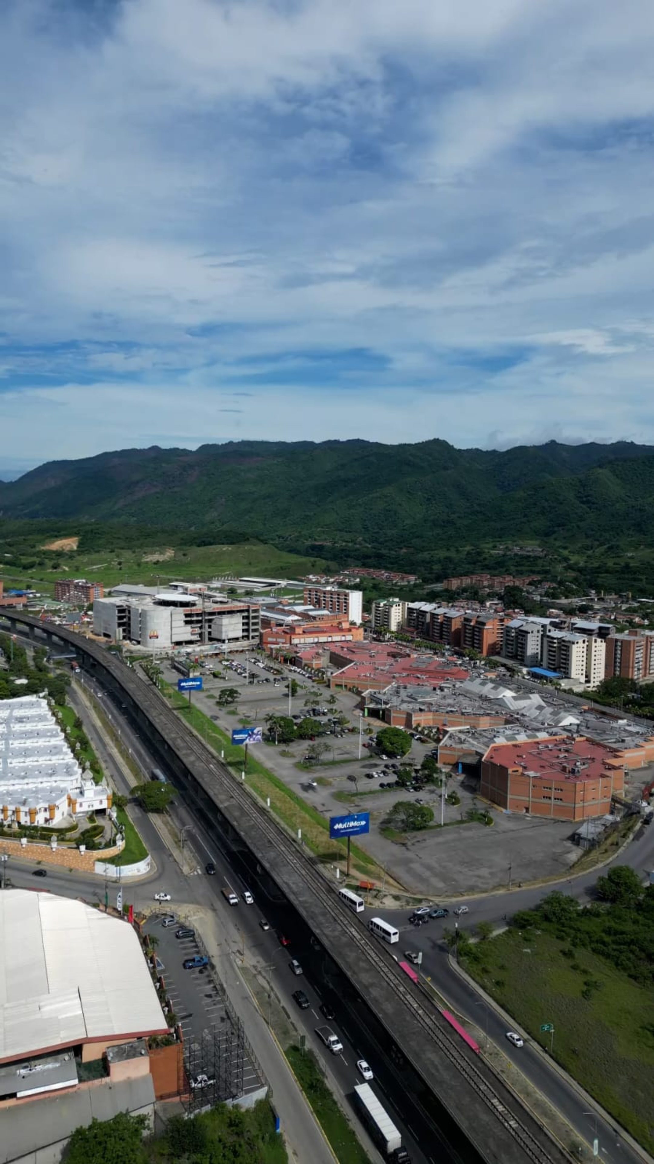 Terreno Top en Guarenas frente a Makro y Farmatodo. (M2: 53..351 ) Venezuela. · $ 2.000.000 · Thays León  | Asesora Inmobiliaria 2