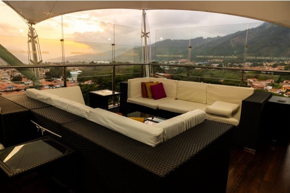 Vendo Exclusivo Restobar en Mérida, Venezuela: Elegancia, Lujo y Confort .100% Operativo. · $ 475.000 · Thays León  | Asesora Inmobiliaria 10