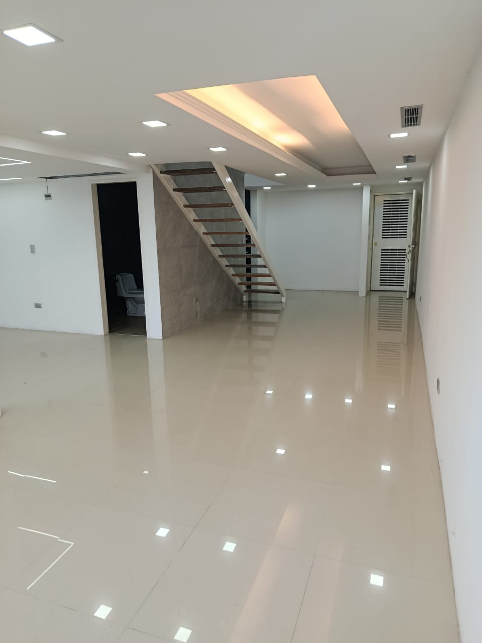 Buenaventura Suites/ Penthouse a estrenar. Guarenas. Venezuela. · $ 140.000 · Thays León | Asesora Inmobiliaria 3