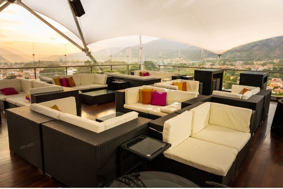 Vendo Exclusivo Restobar en Mérida, Venezuela: Elegancia, Lujo y Confort .100% Operativo. · $ 475.000 · Thays León  | Asesora Inmobiliaria 14