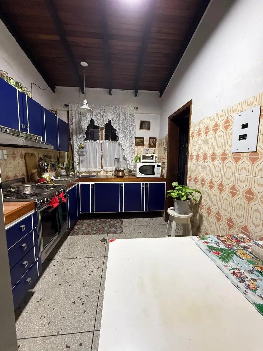 Quinta de 2 niveles. Av. Andrés Bello,  Urb. San Cristóbal. Mérida. Vzla.   M-41 · $ 140.000 · Thays León  | Asesora Inmobiliaria 17