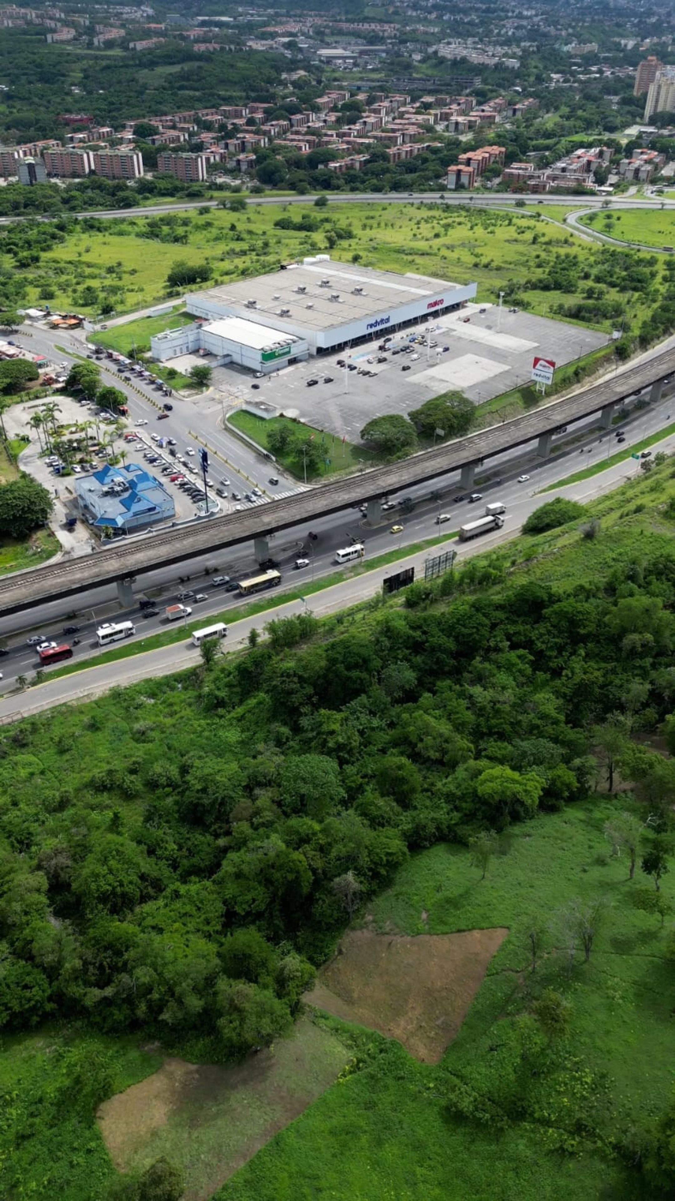 Terreno Top en Guarenas frente a Makro y Farmatodo. (M2: 53..351 ) Venezuela. · $ 2.000.000 · Thays León  | Asesora Inmobiliaria 10