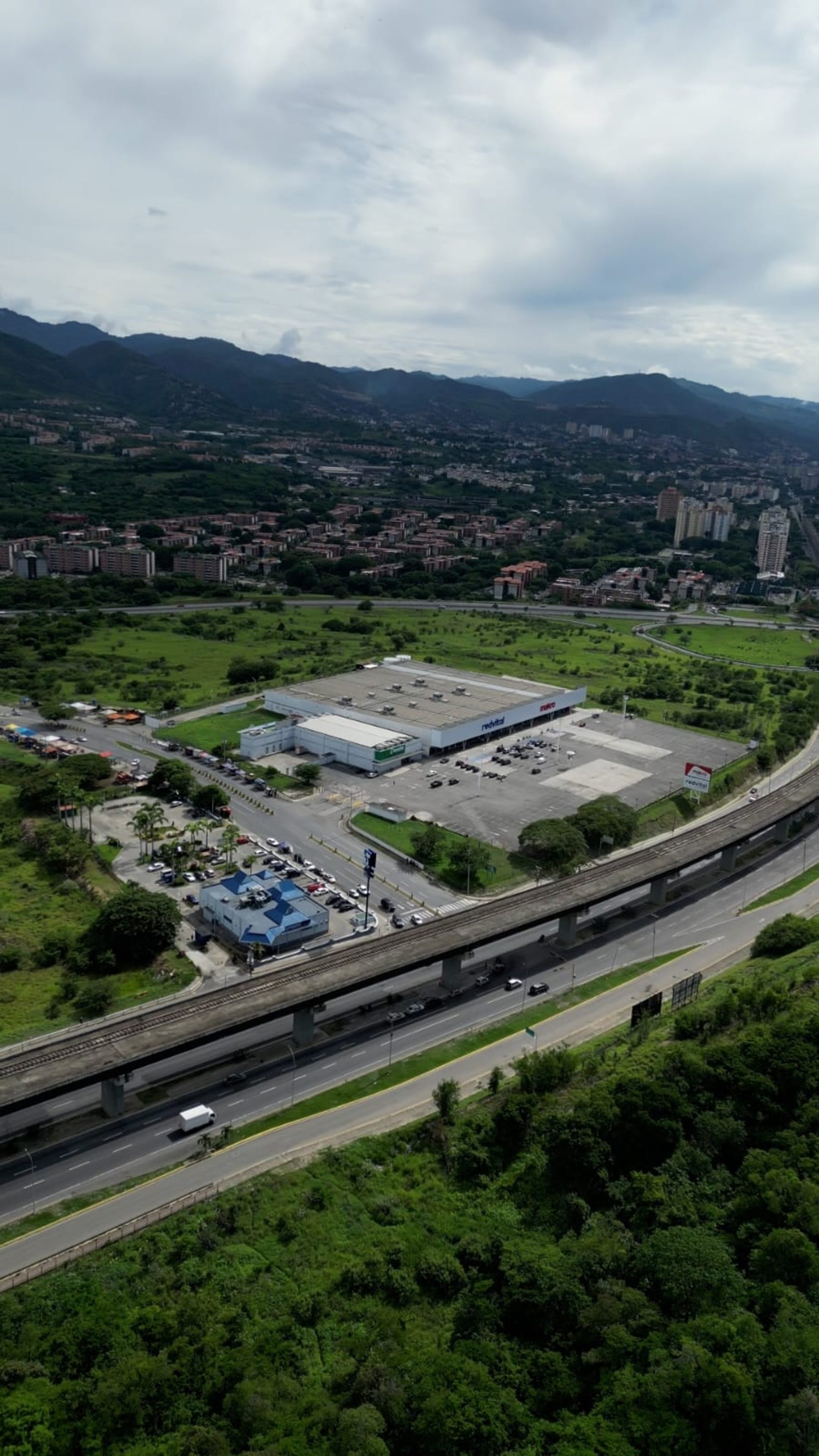 Terreno Top en Guarenas frente a Makro y Farmatodo. (M2: 53..351 ) Venezuela. · $ 2.000.000 · Thays León  | Asesora Inmobiliaria 16
