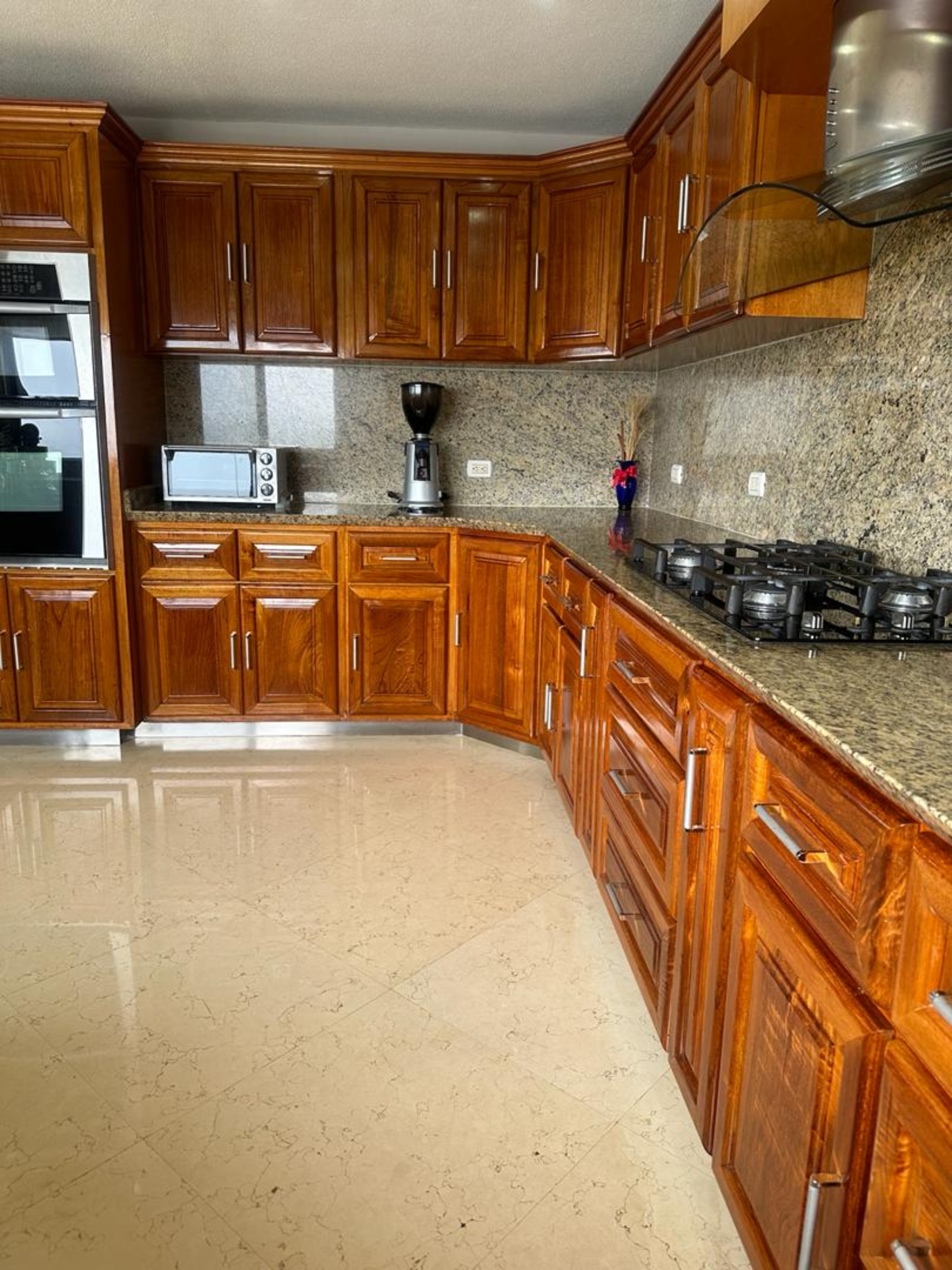QUINTA  amoblada . 1.200 M2  Terreno, vía JAJÍ,  en la ciudad de Mérida. Venezuela .    (M-651) · $ 300.000 · Thays León  | Asesora Inmobiliaria 13
